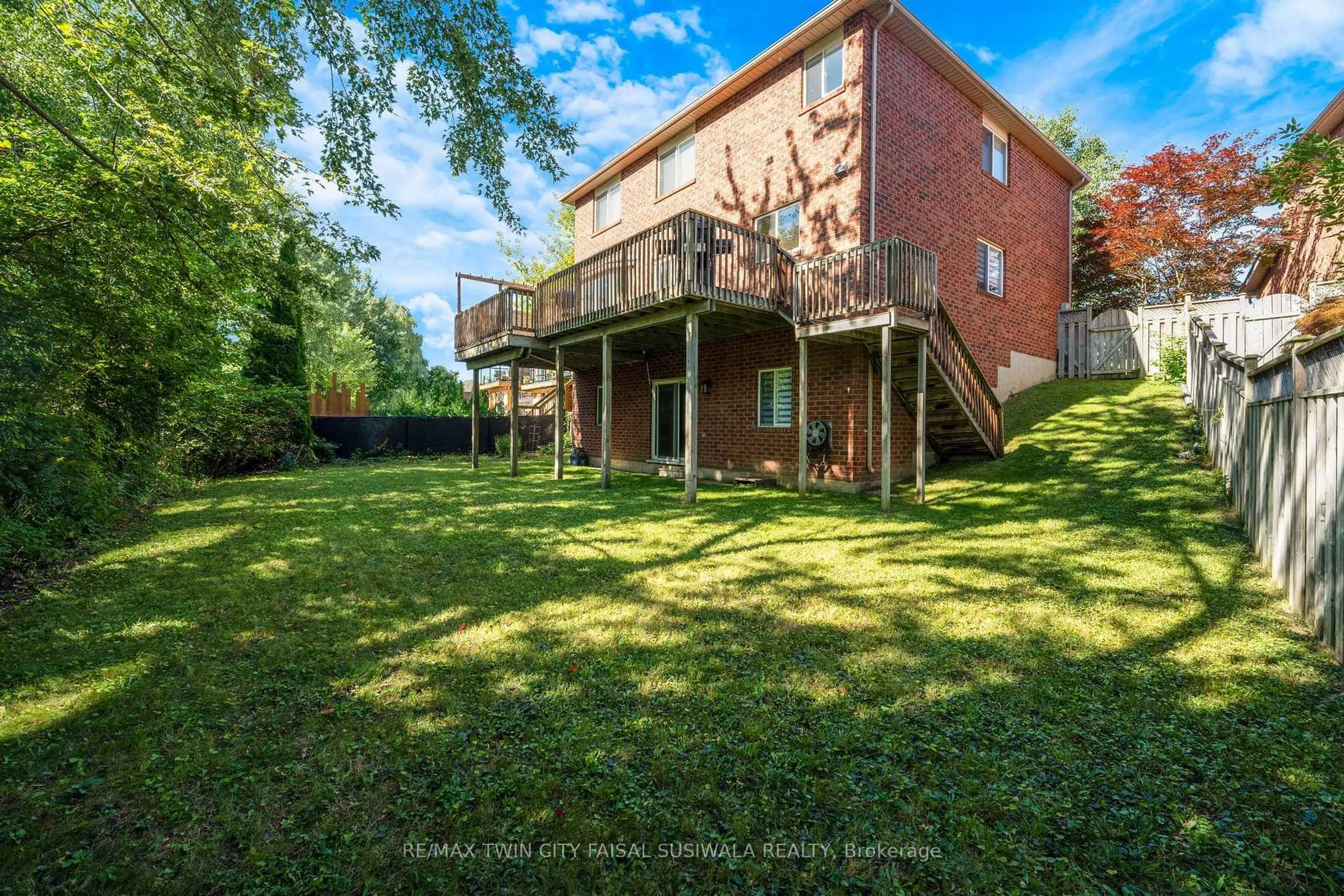 Unknown for 23 Mead Crt, Cambridge Ontario N1T 1Y1