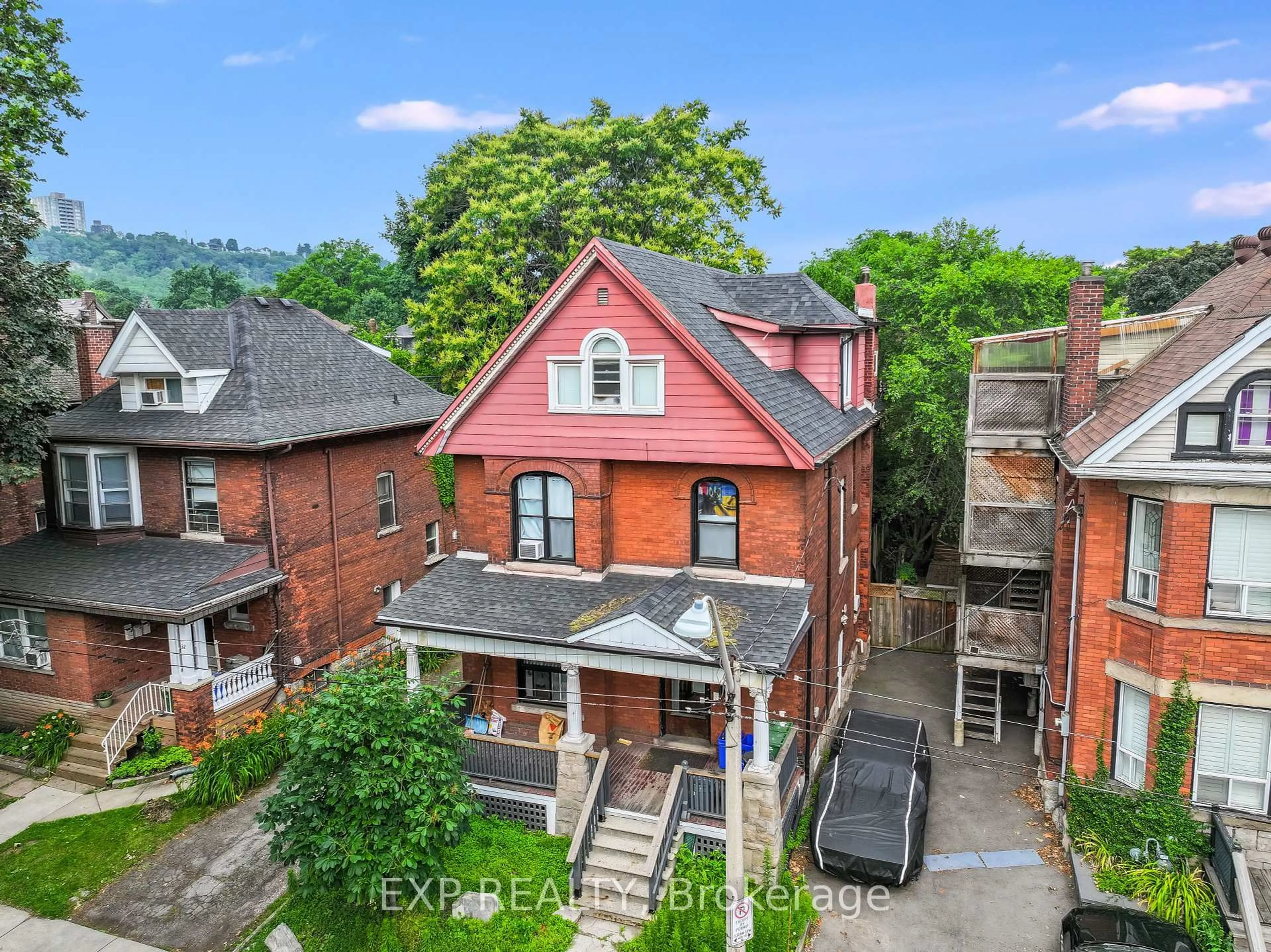 A pic from outside/outdoor area/front of a property/back of a property/a pic from drone, unknown for 28 Eastbourne Ave, Hamilton Ontario L8M 2M7