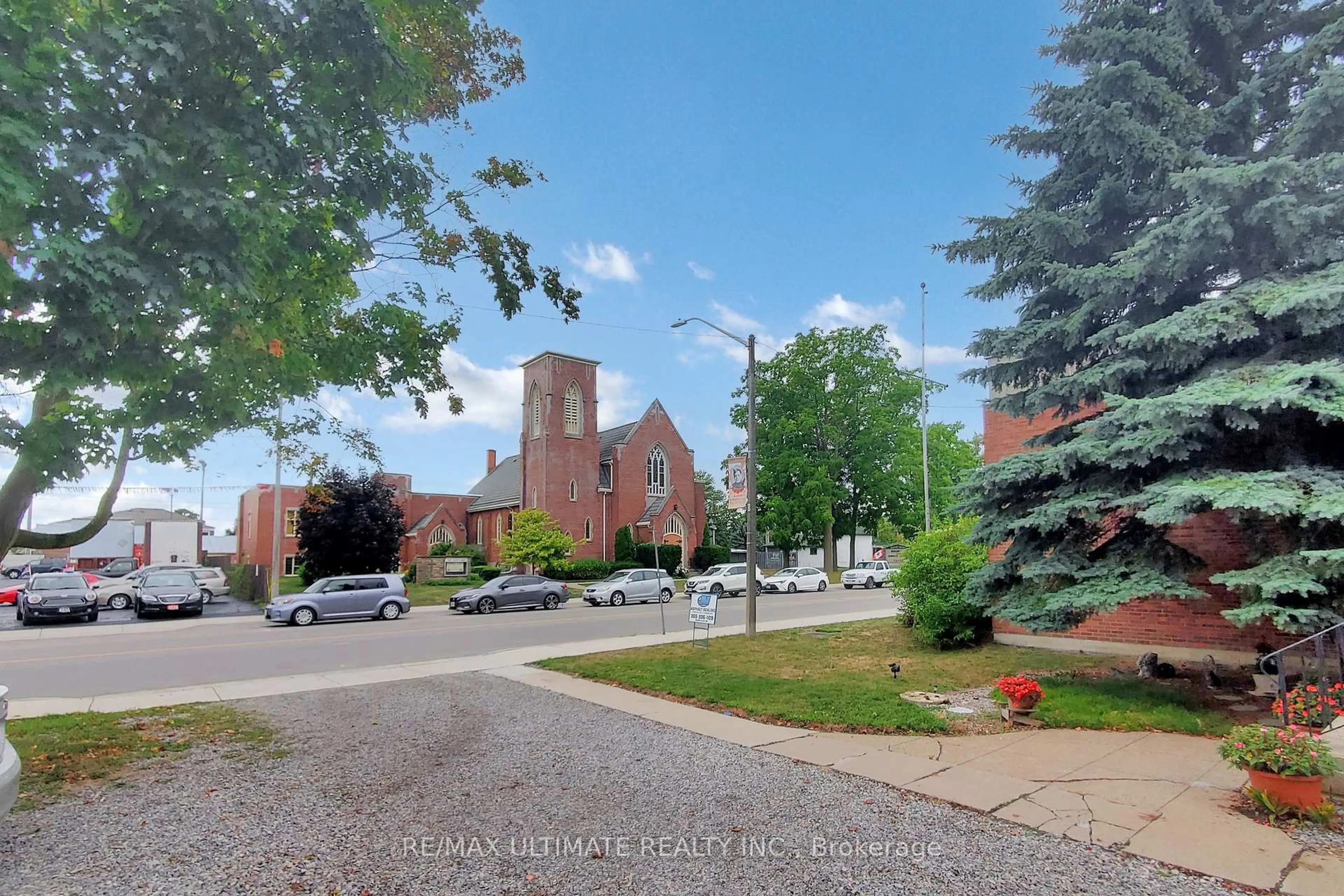 A pic from outside/outdoor area/front of a property/back of a property/a pic from drone, street for 115 BROAD St, Haldimand Ontario N1A 1E8