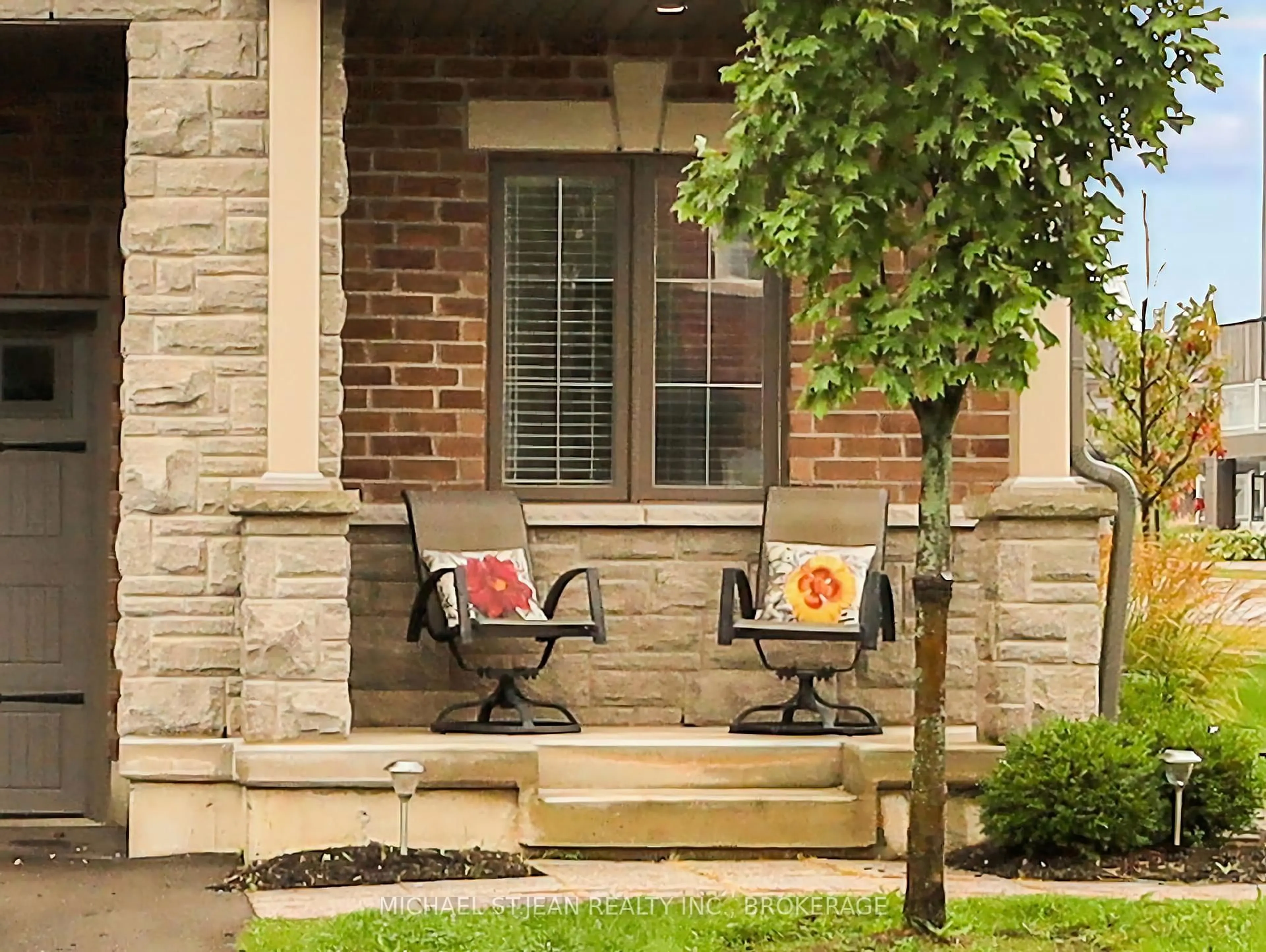 Patio, street for 101 Mallard Tr, Hamilton Ontario L8B 1W5