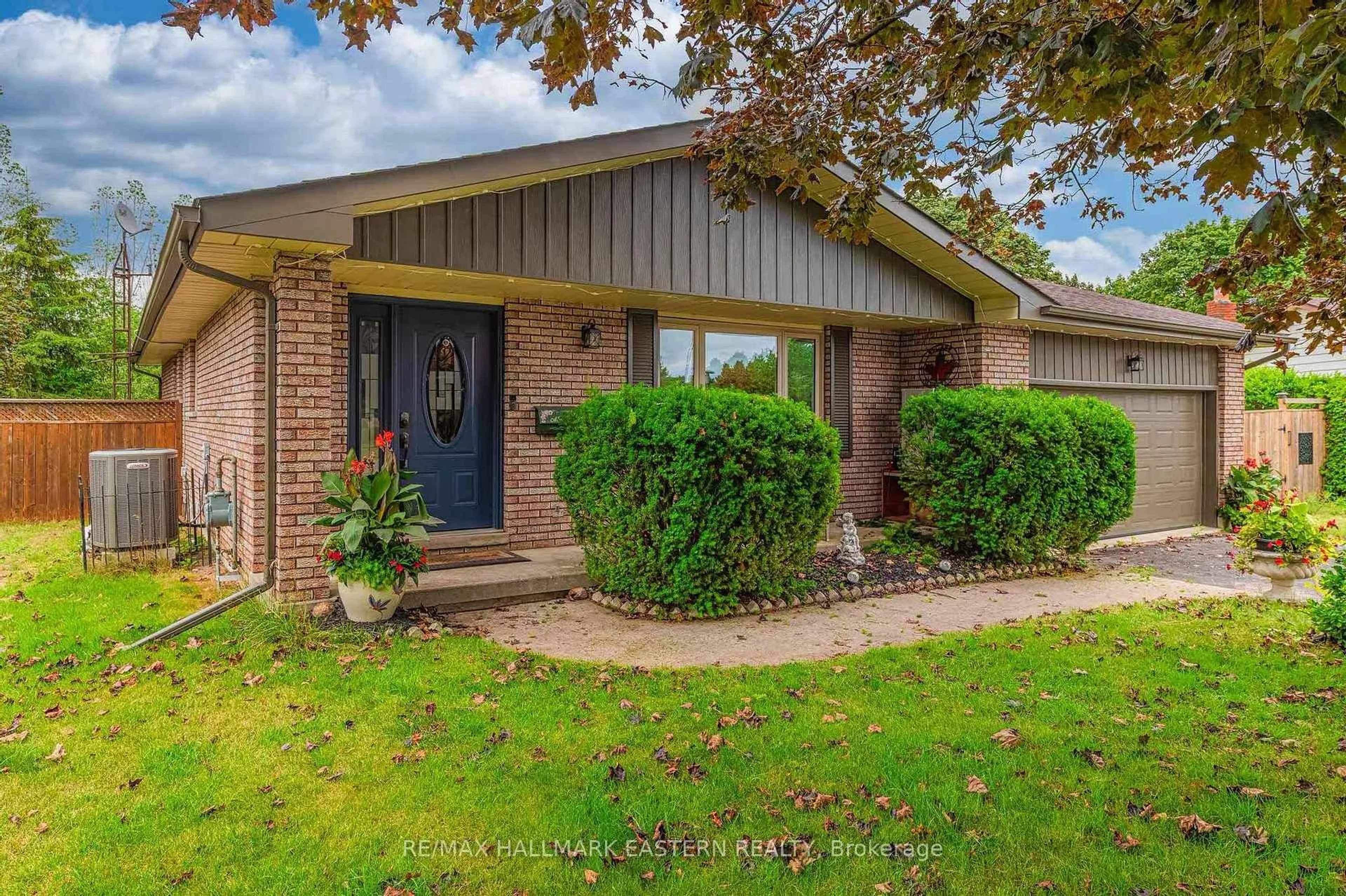 Home with brick exterior material, unknown for 3 Carol Pl, Port Hope Ontario L1A 3Y5