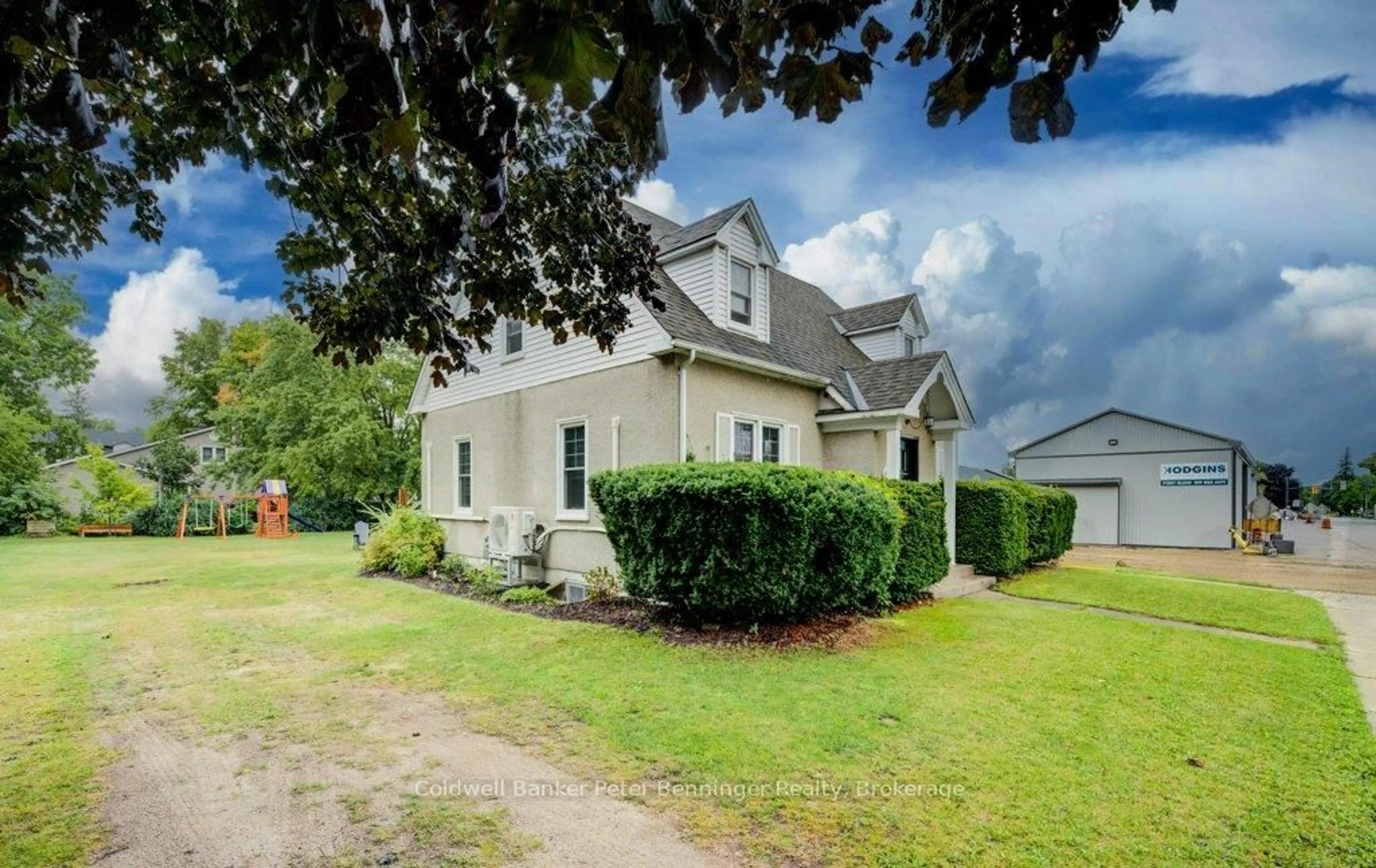 A pic from outside/outdoor area/front of a property/back of a property/a pic from drone, street for 642 Gustavus St, Saugeen Shores Ontario N0H 2C0