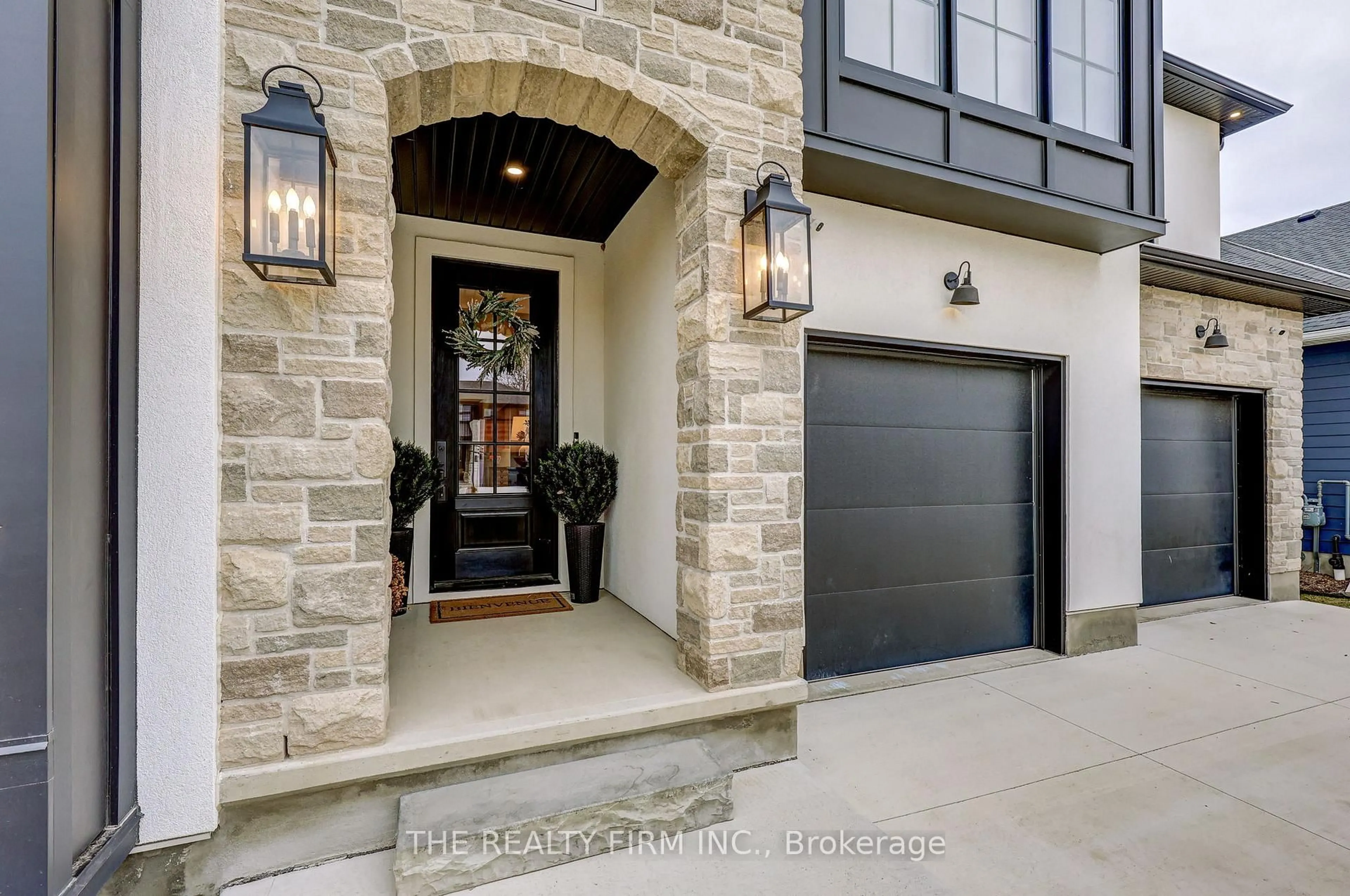 Indoor entryway for 78 Optimist Dr, Southwold Ontario N5P 3T2