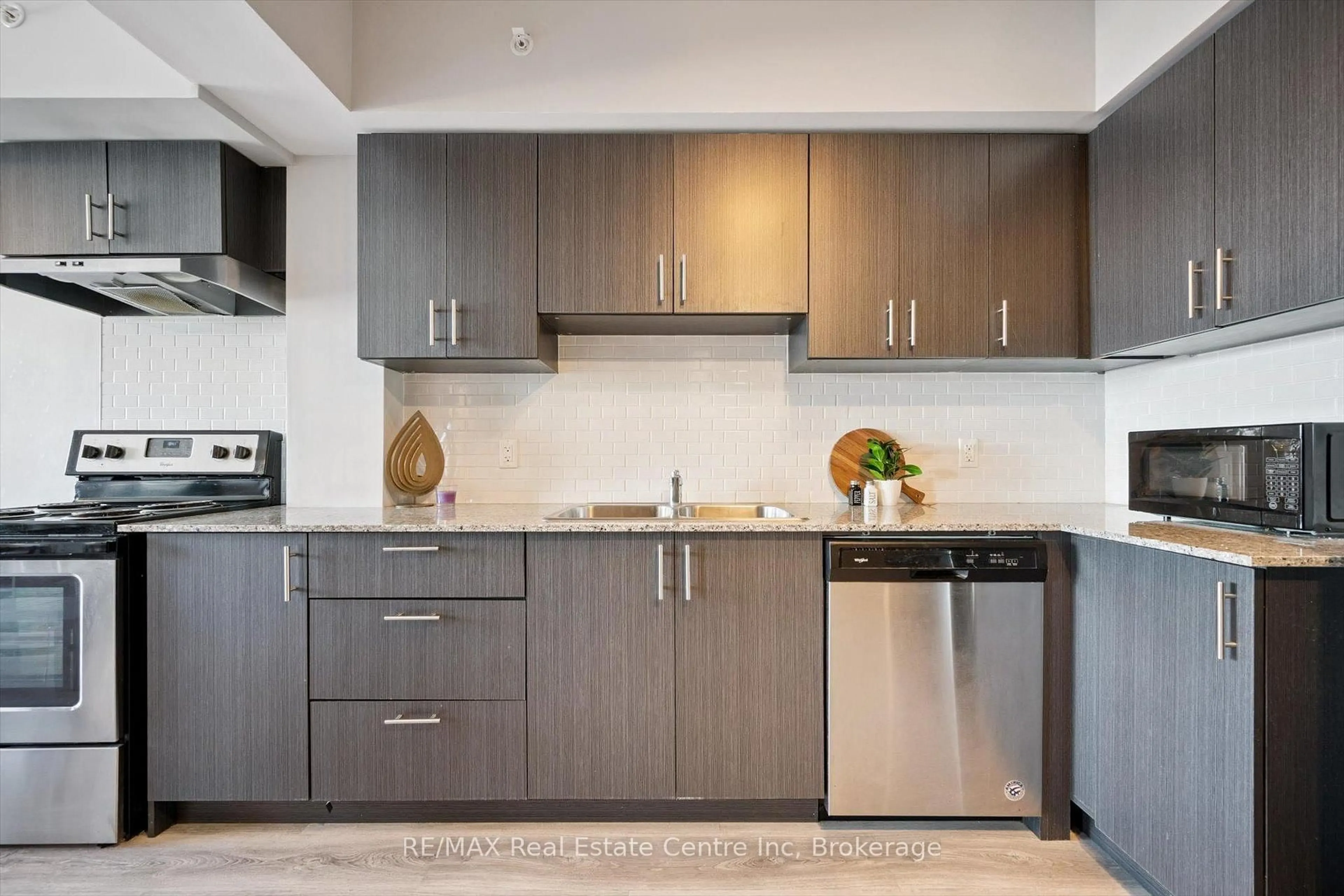 Standard kitchen, unknown for 275 LARCH St #F515, Waterloo Ontario N2L 0J3