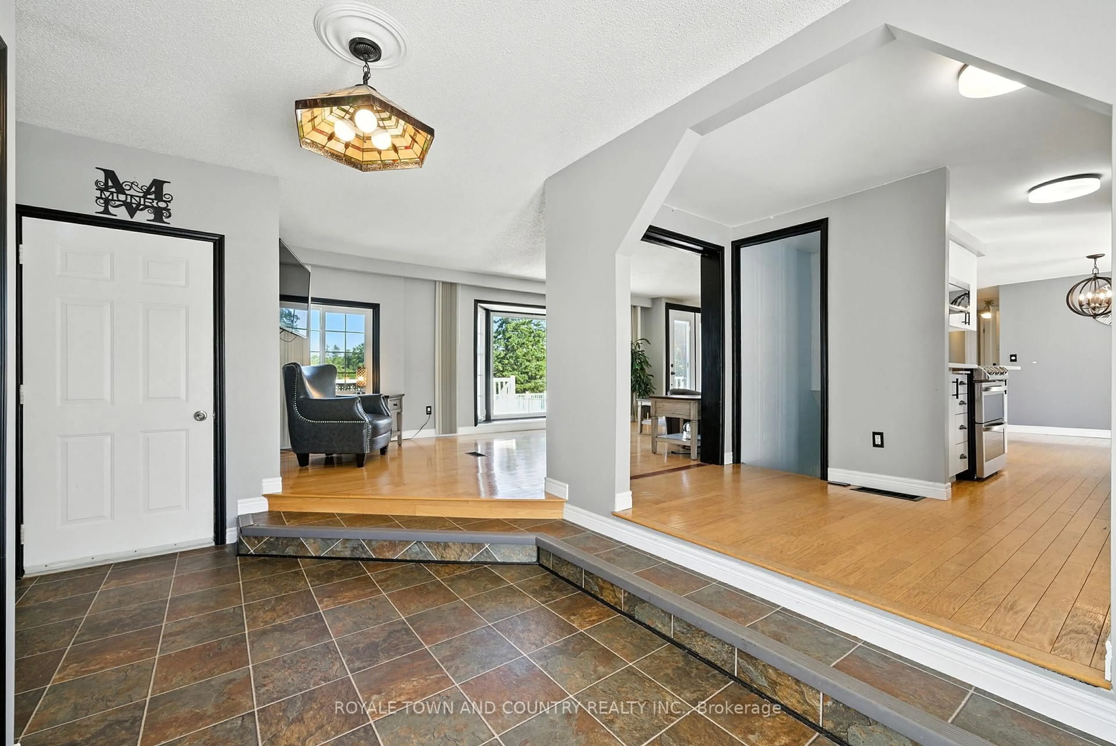 Indoor entryway for 128 Pearns Rd, Kawartha Lakes Ontario K0M 1N0