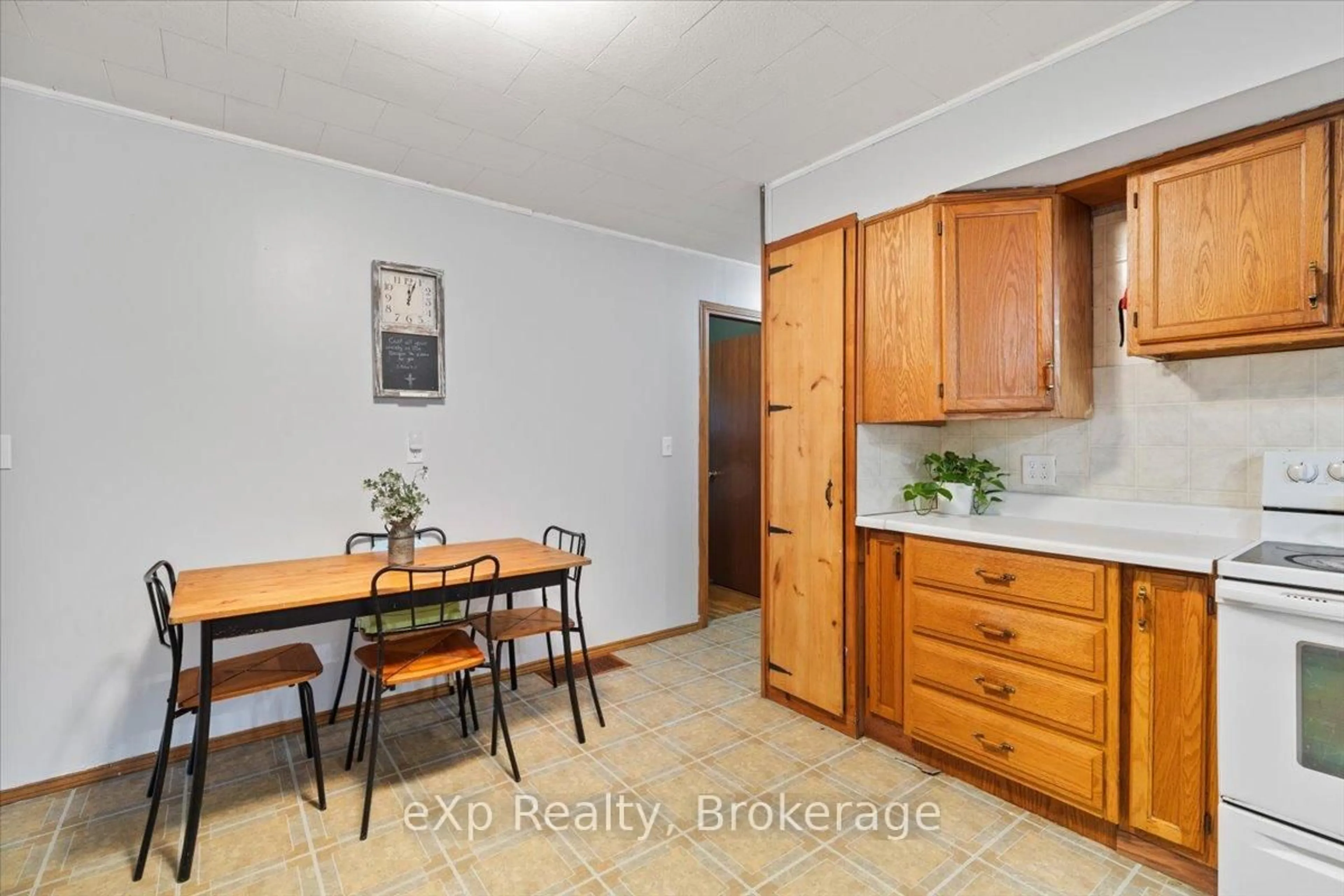 Standard kitchen, unknown for 16 Geddes St, Minto Ontario N0G 1M0