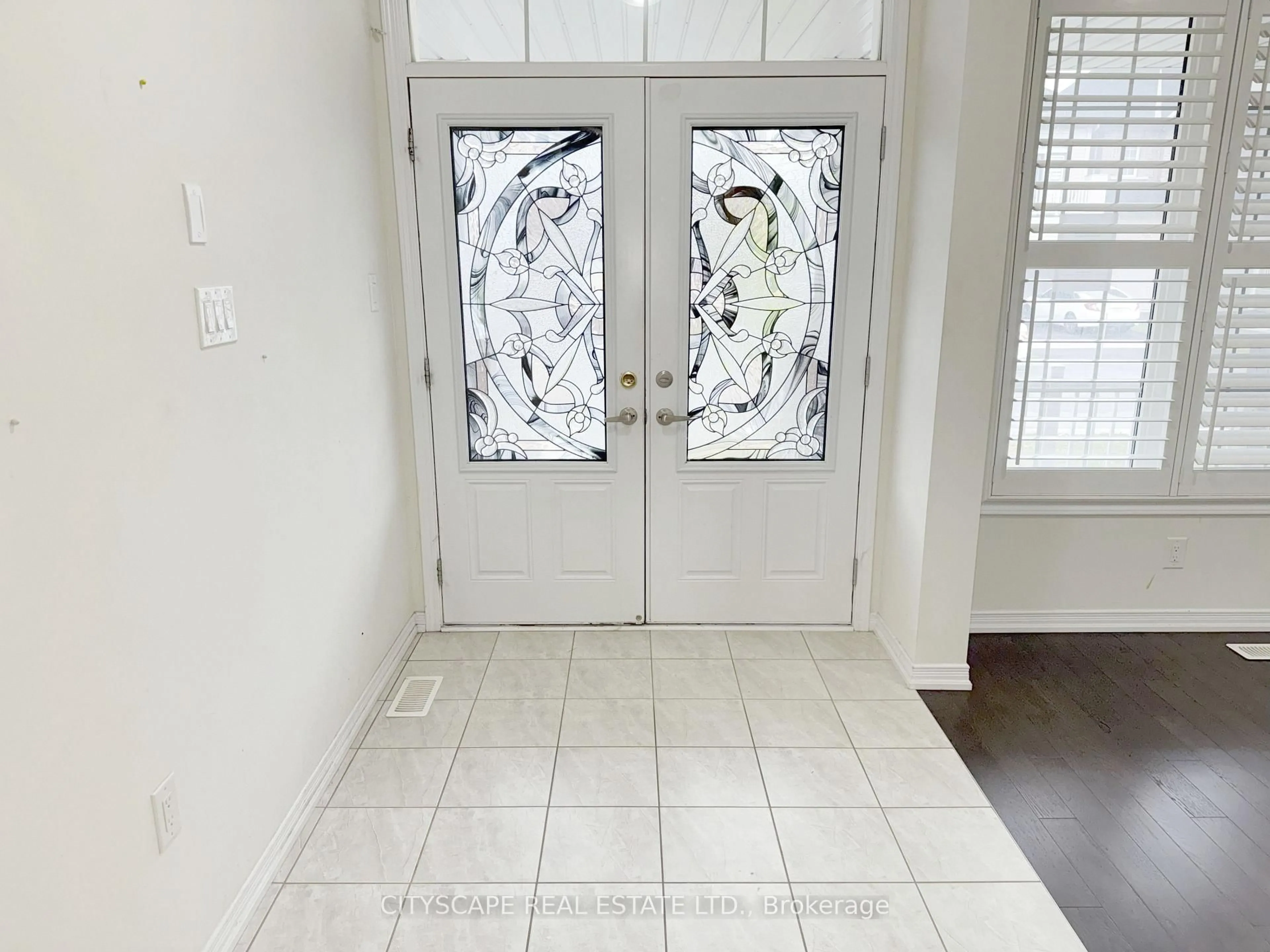 Indoor entryway for 8659 Chickory Tr, Niagara Falls Ontario L2H 3S5