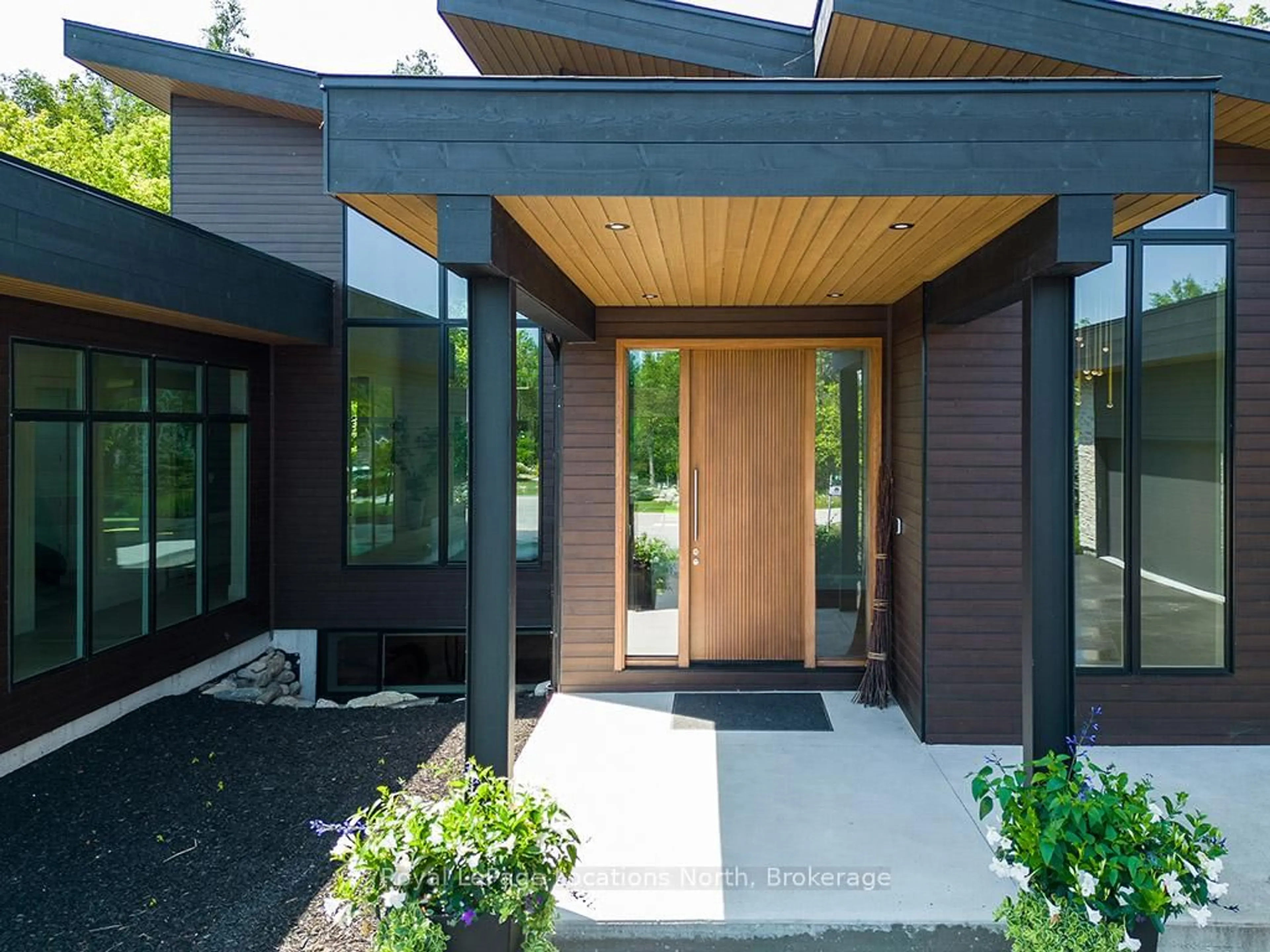 Indoor entryway for 109 PHEASANT Ru, Blue Mountains Ontario N0H 2P0