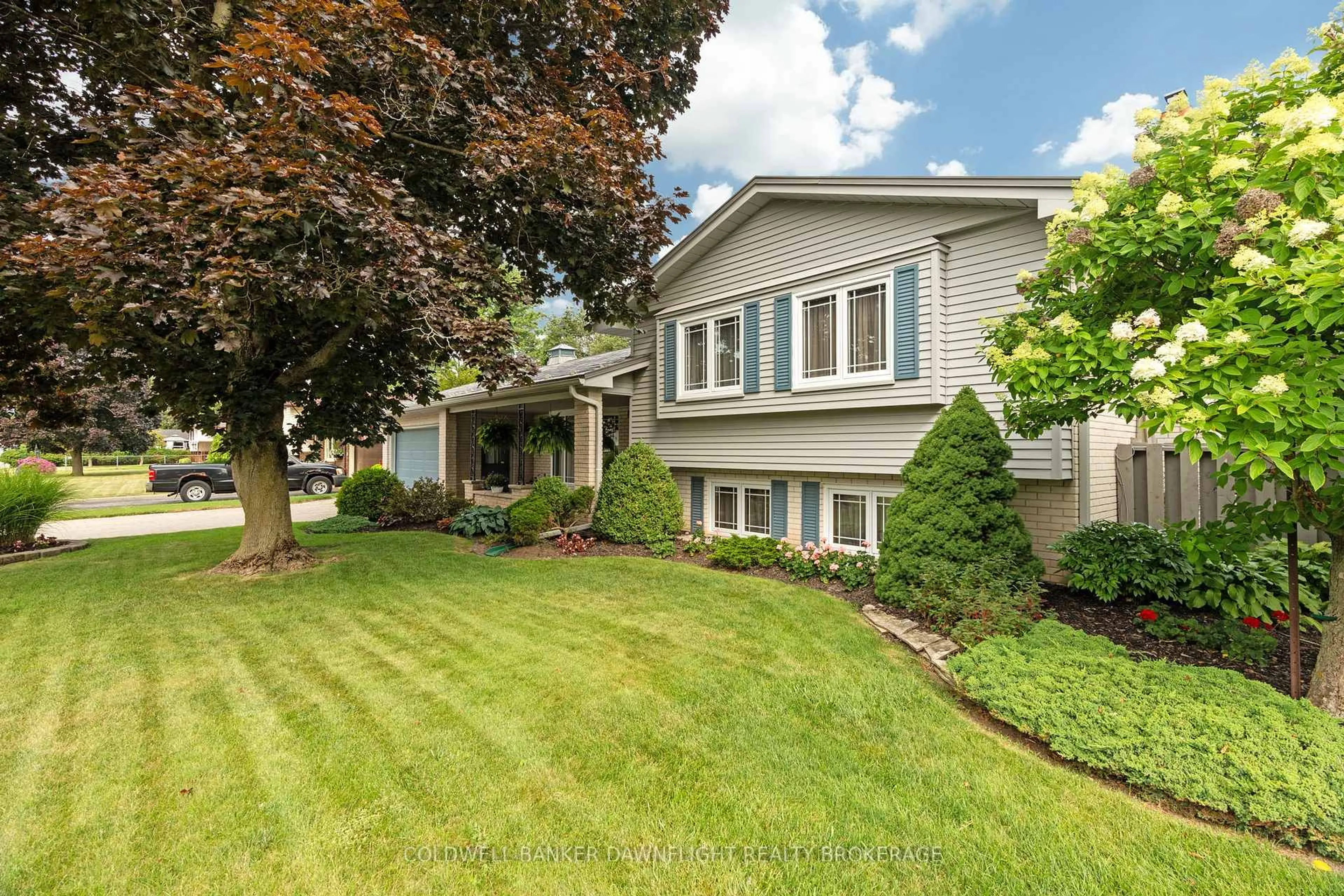 Home with vinyl exterior material, street for 20 Southland Dr, London South Ontario N6P 1C2