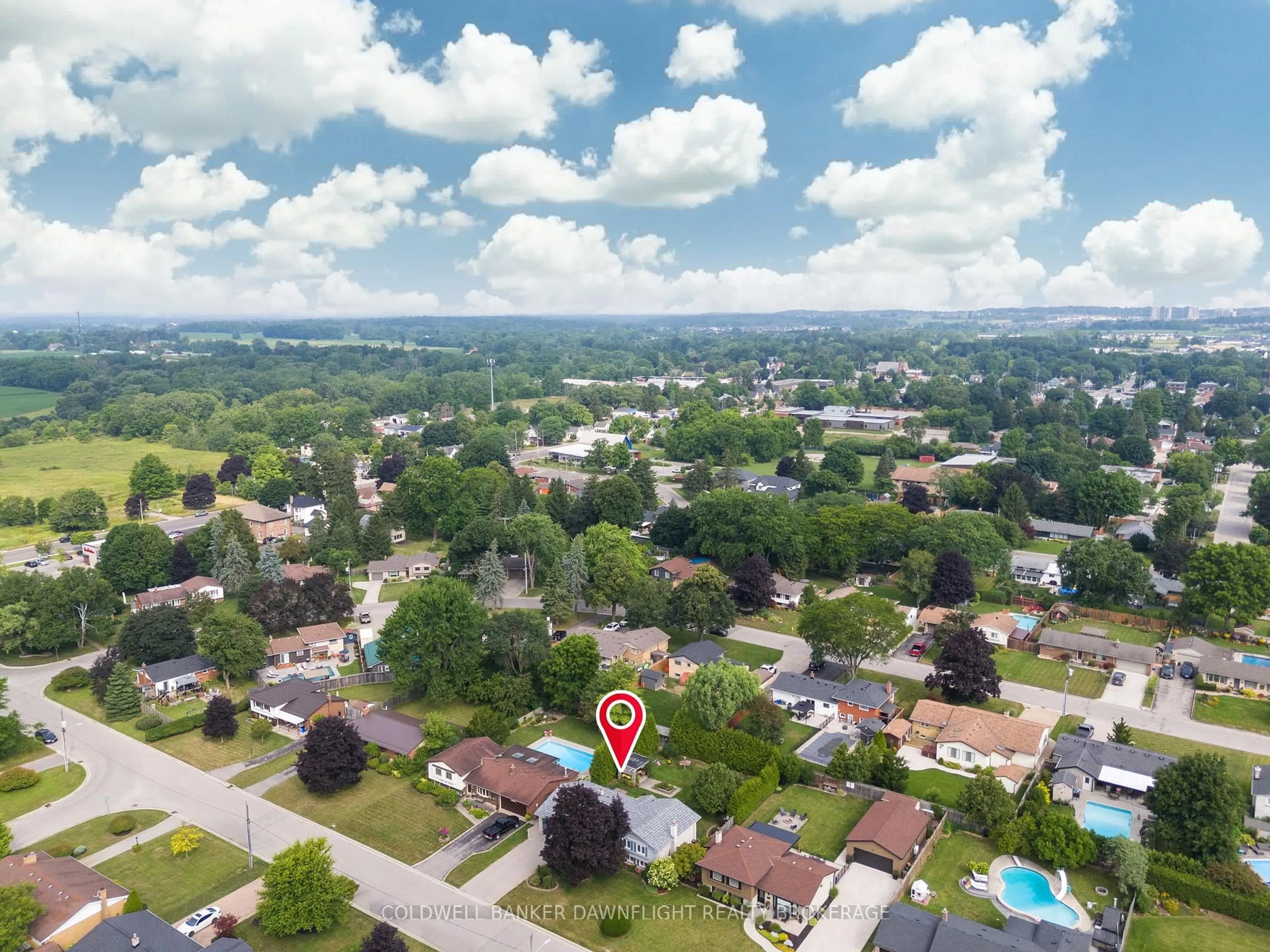 A pic from outside/outdoor area/front of a property/back of a property/a pic from drone, street for 20 Southland Dr, London South Ontario N6P 1C2