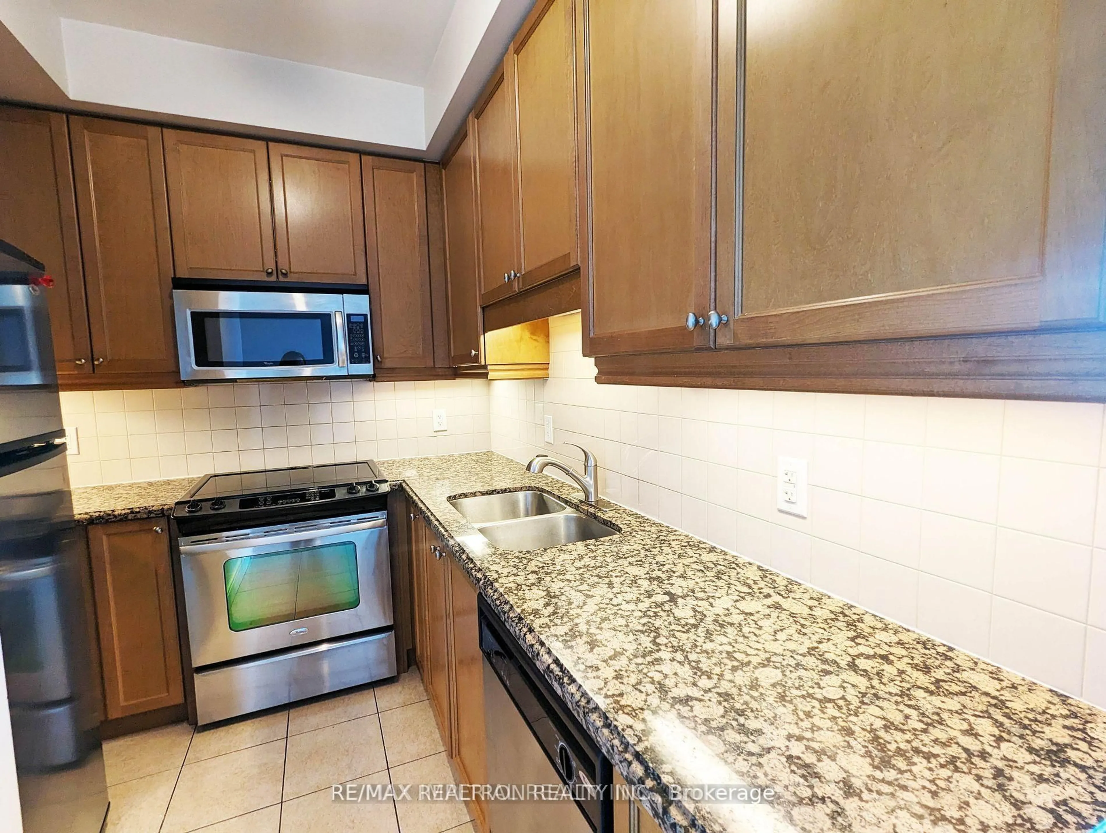Standard kitchen, ceramic/tile floor for 2425 North School Rd, Havelock-Belmont-Methuen Ontario K0L 1Z0