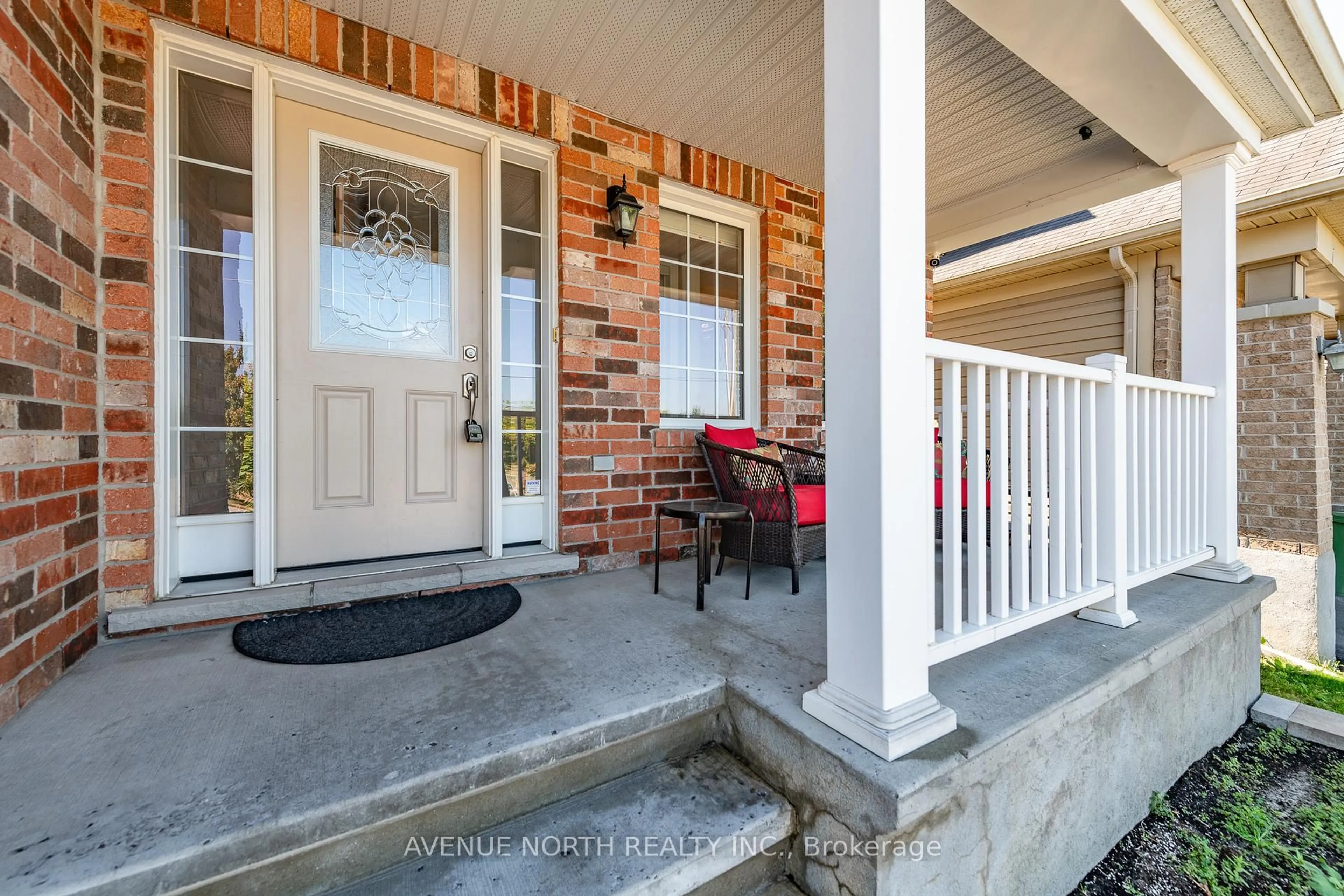 Indoor entryway for 3560 Cambrian Rd, Ottawa Ontario K2J 0T6