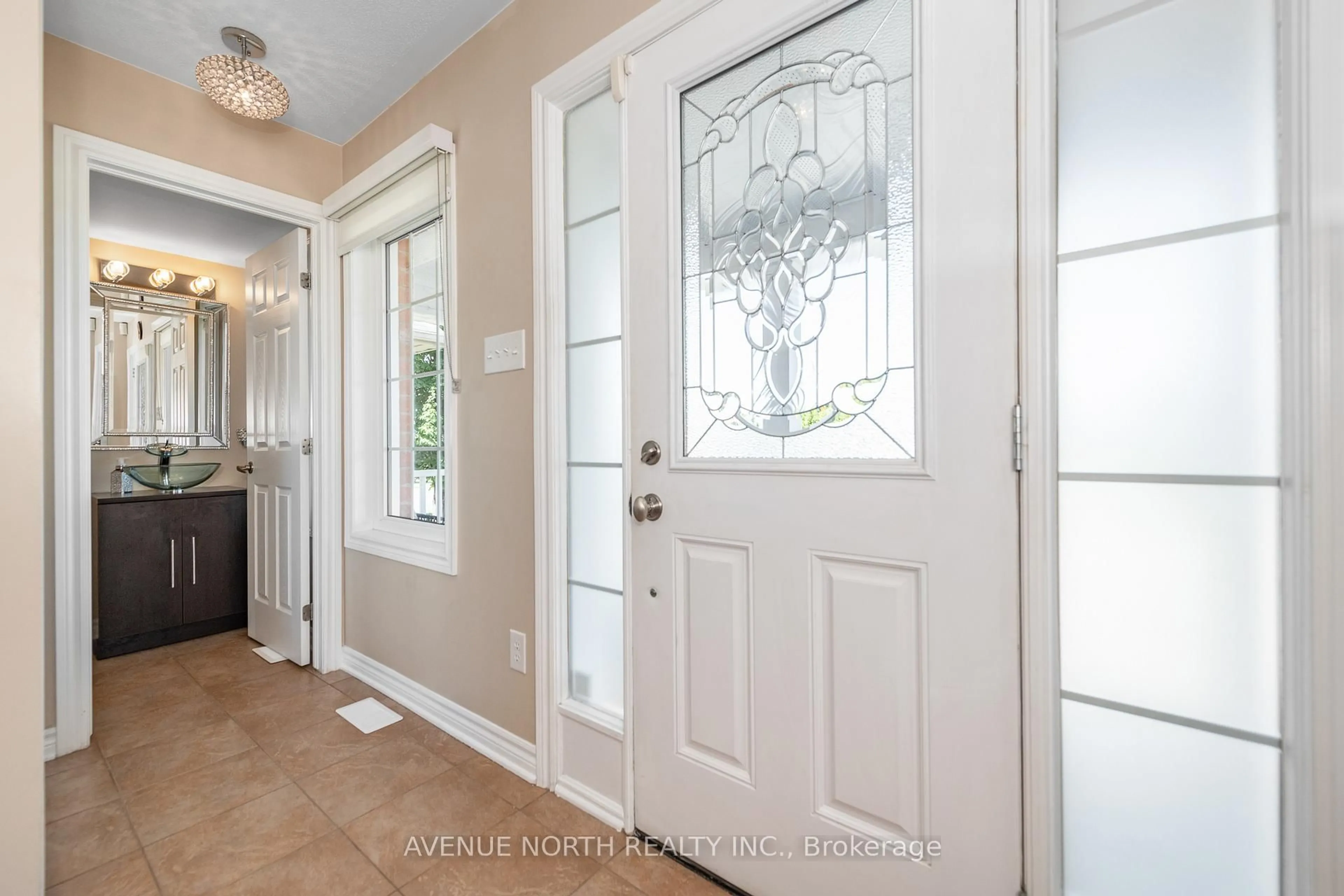 Indoor entryway for 3560 Cambrian Rd, Ottawa Ontario K2J 0T6