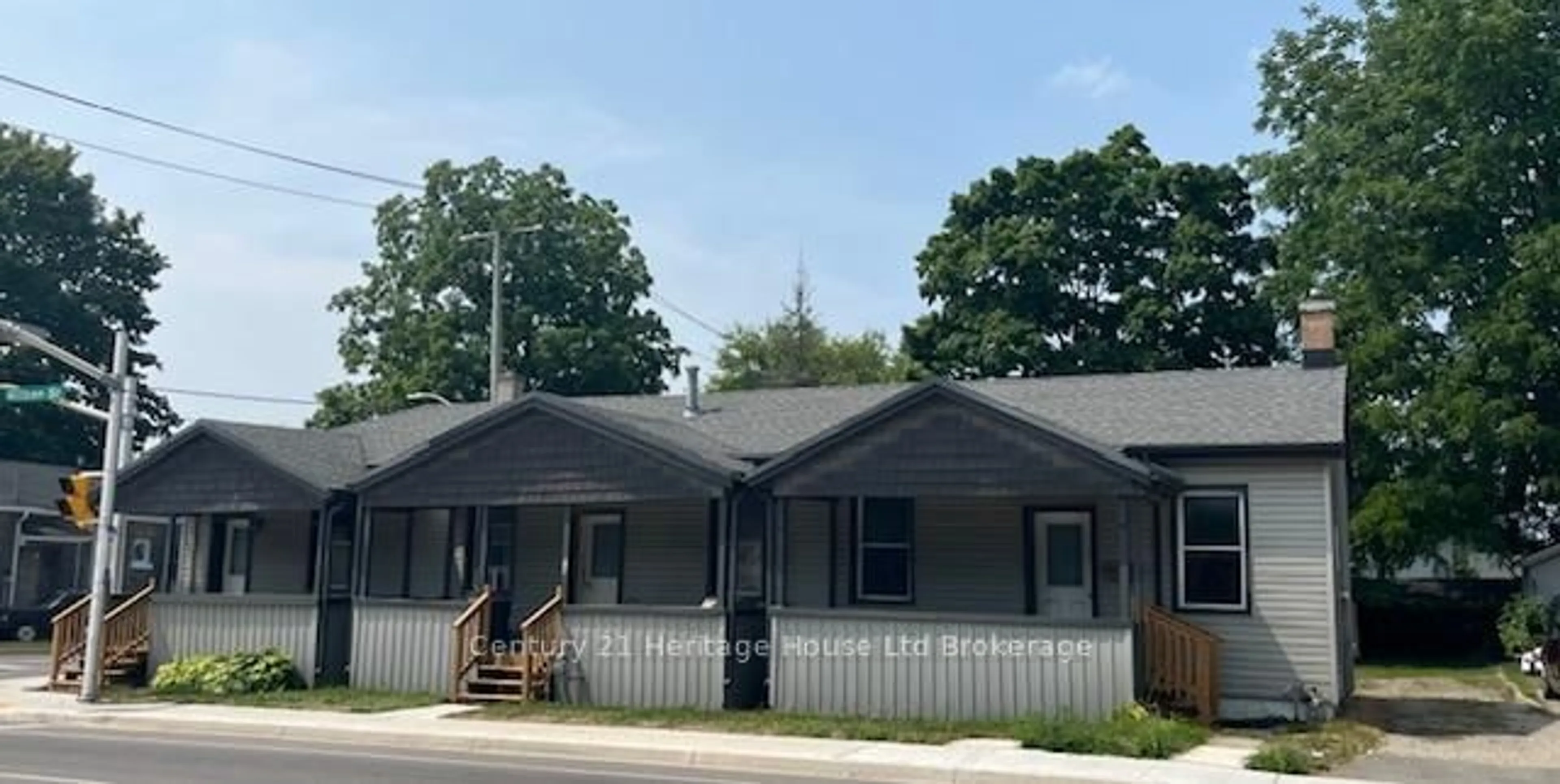 Home with vinyl exterior material, unknown for 74 Wilson St, Woodstock Ontario N4S 3N5
