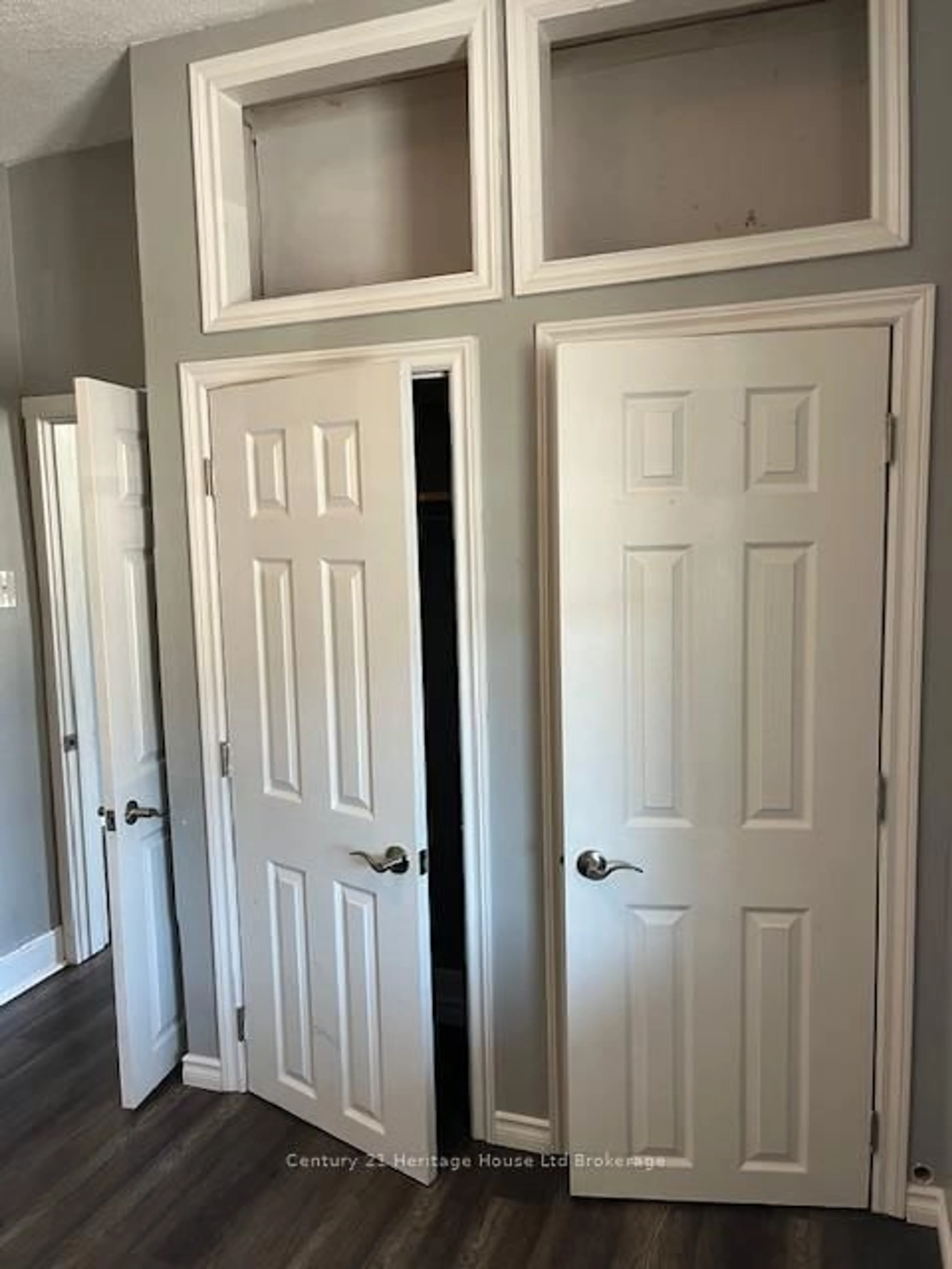 Indoor entryway for 74 Wilson St, Woodstock Ontario N4S 3N5