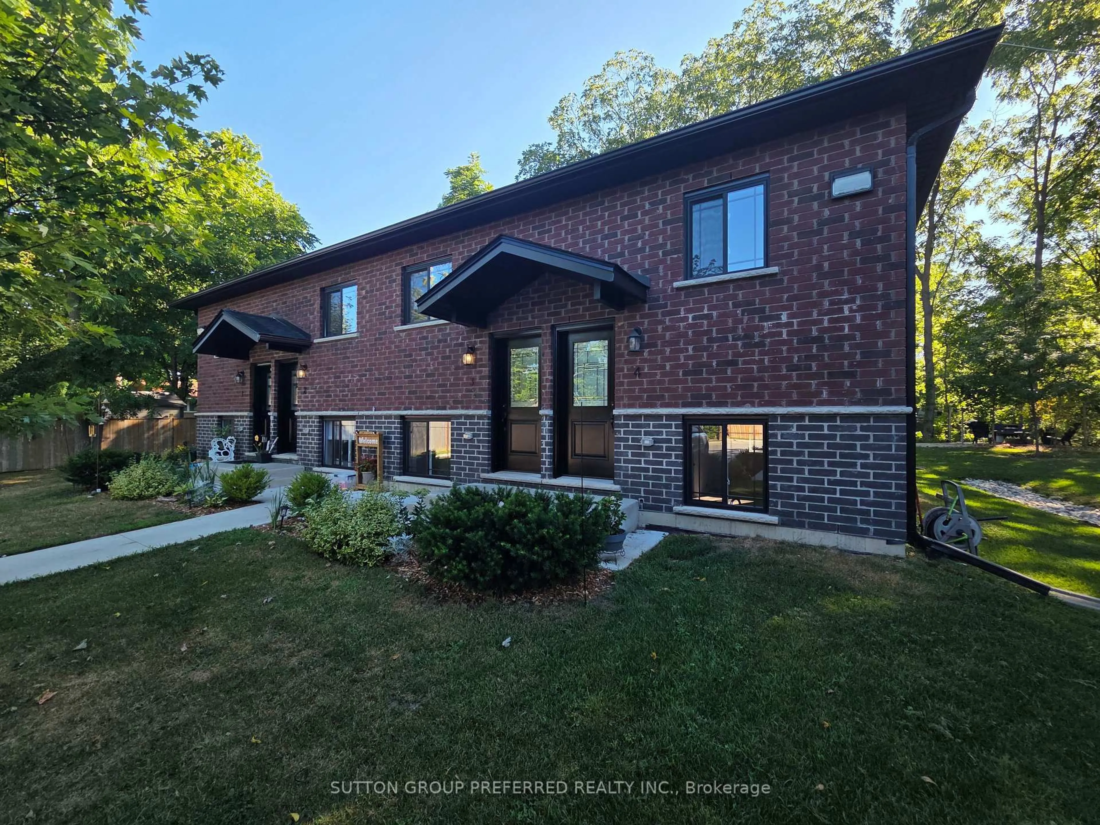 Home with brick exterior material, building for 34 Bain St #3, Woodstock Ontario N4S 5X8