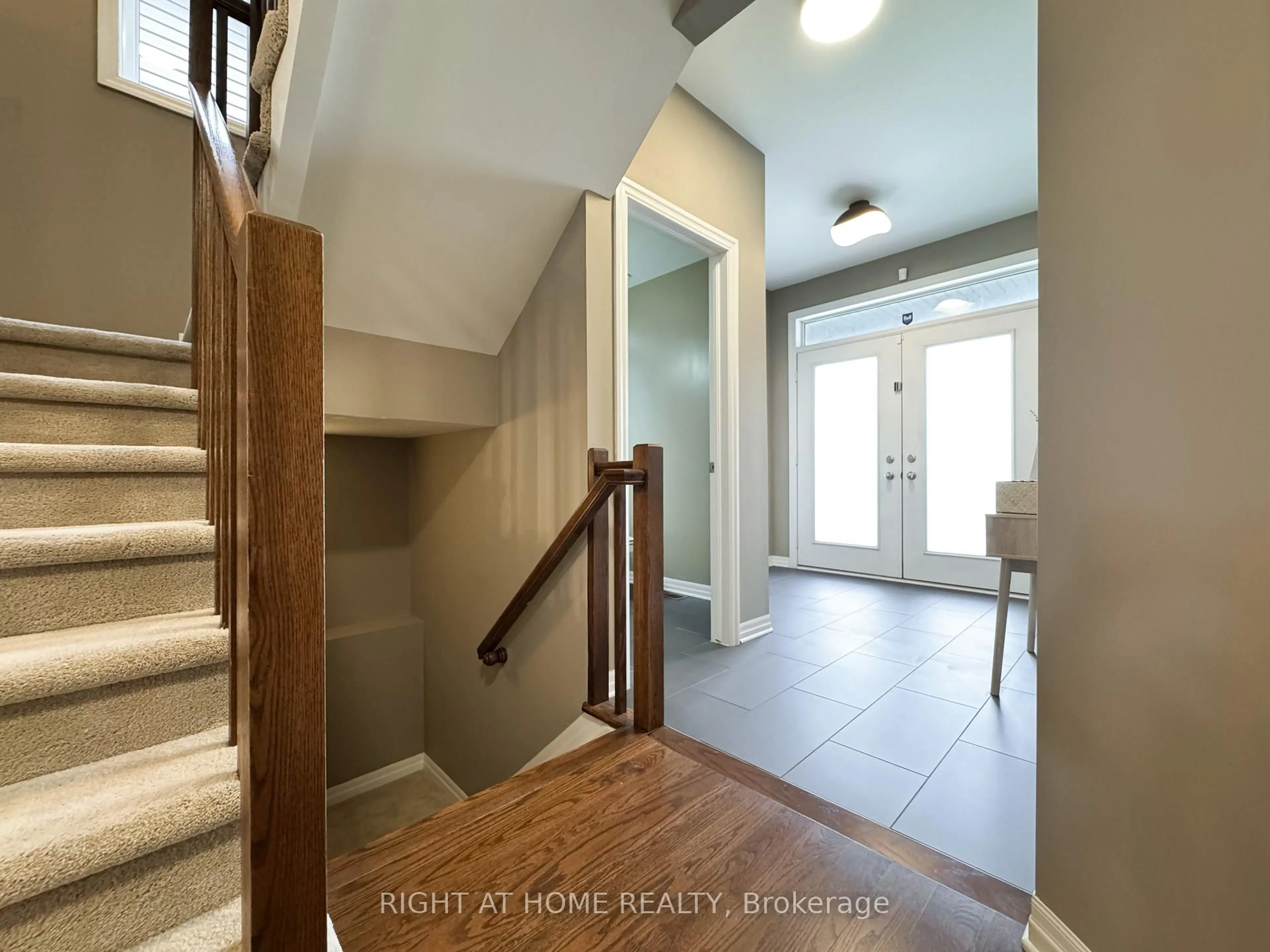 Indoor entryway for 506 Peerless St, Ottawa Ontario K2J 5P9