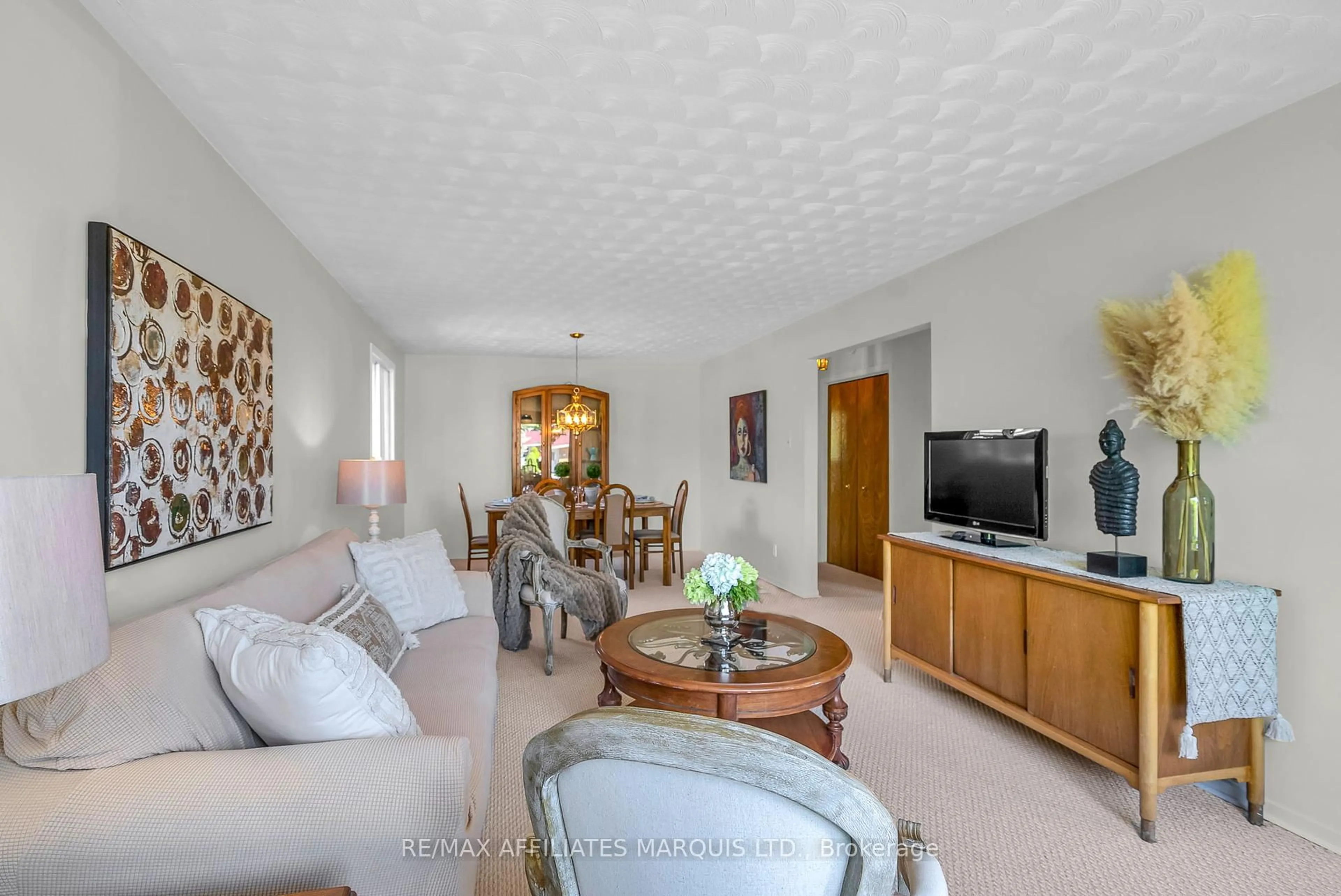 Living room with furniture, unknown for 518 Blossom Park Dr, Cornwall Ontario K6H 5N2
