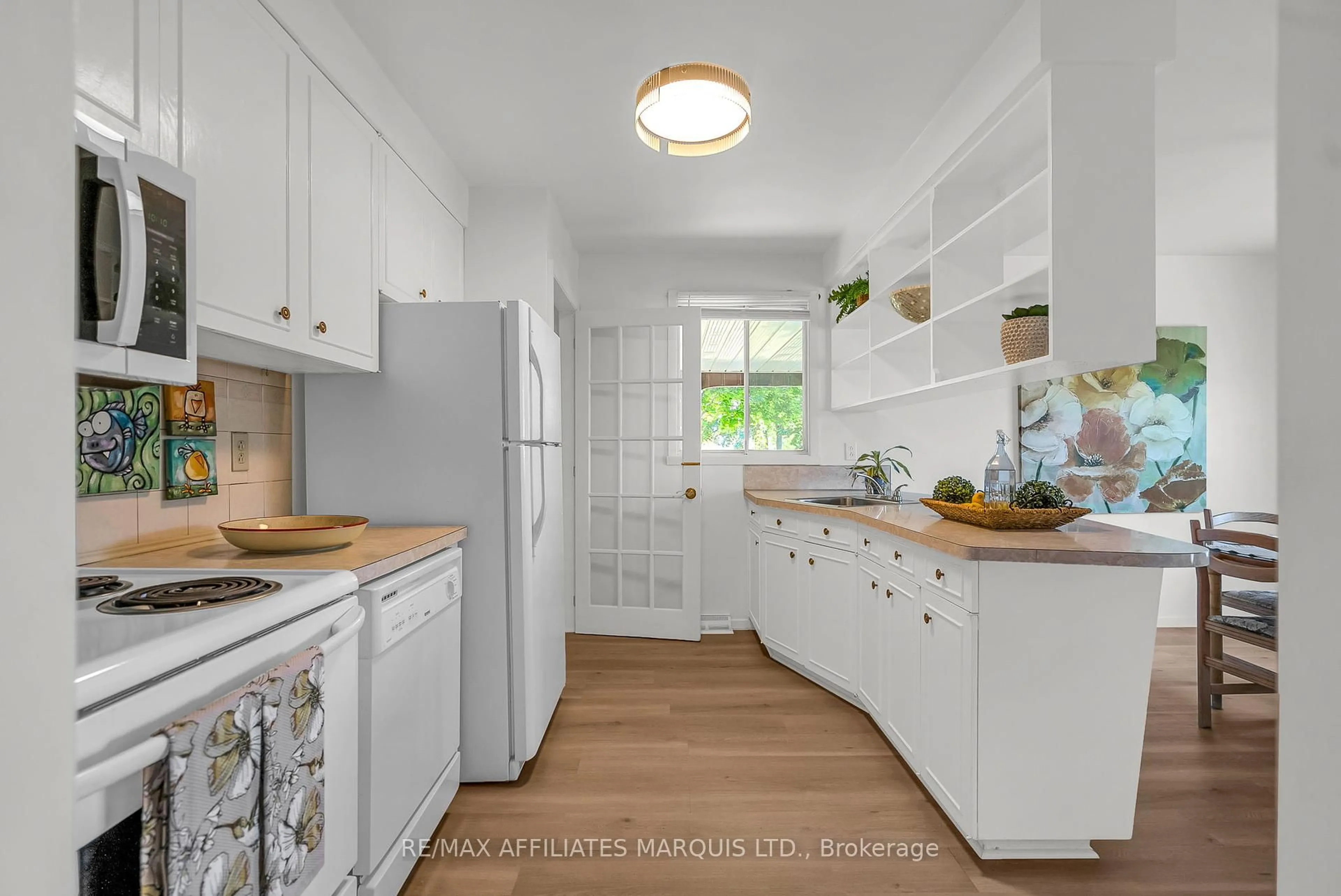 Standard kitchen, unknown for 518 Blossom Park Dr, Cornwall Ontario K6H 5N2
