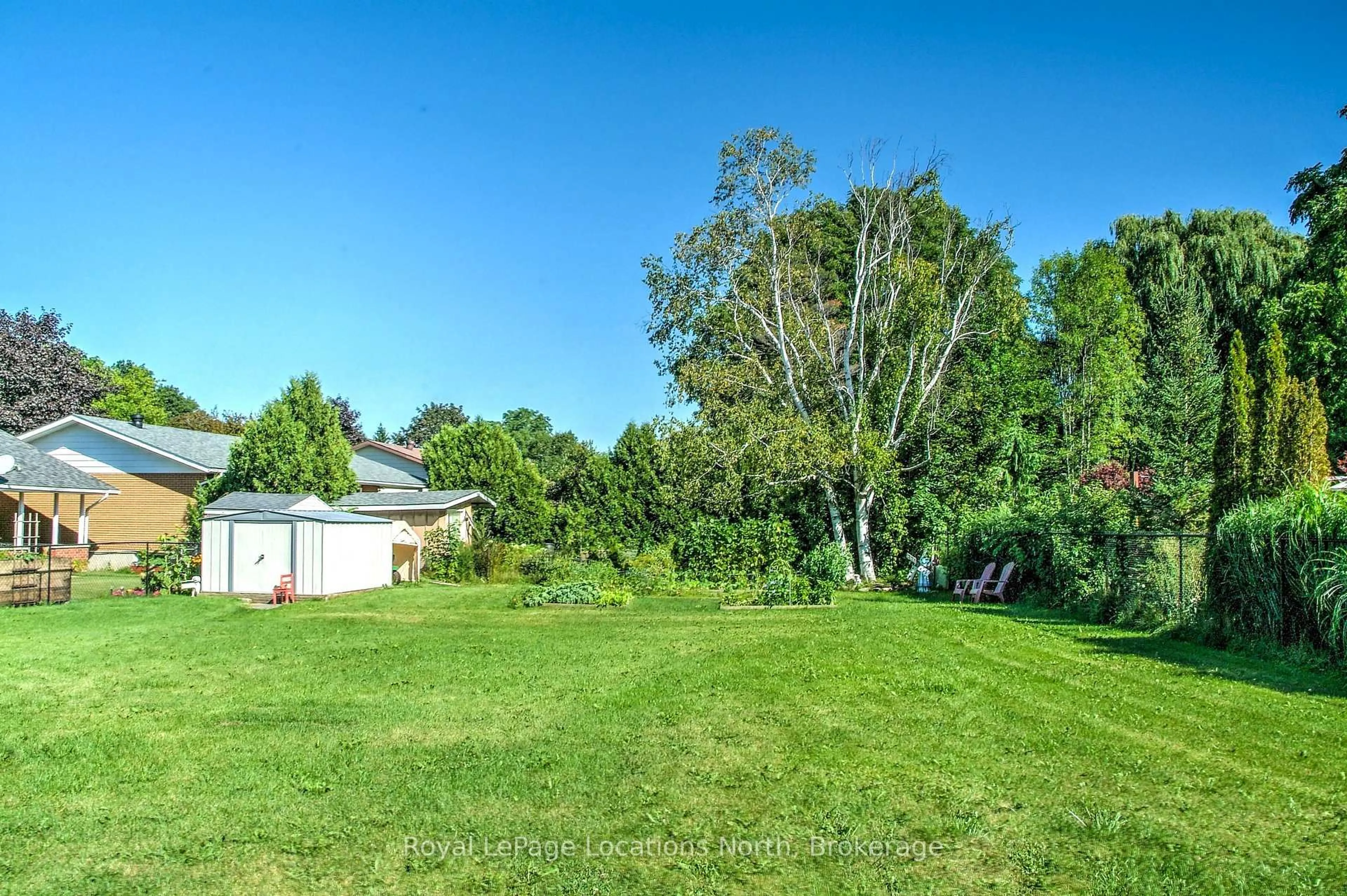 A pic from outside/outdoor area/front of a property/back of a property/a pic from drone, water/lake/river/ocean view for 51 Union St, Meaford Ontario N4L 1E6