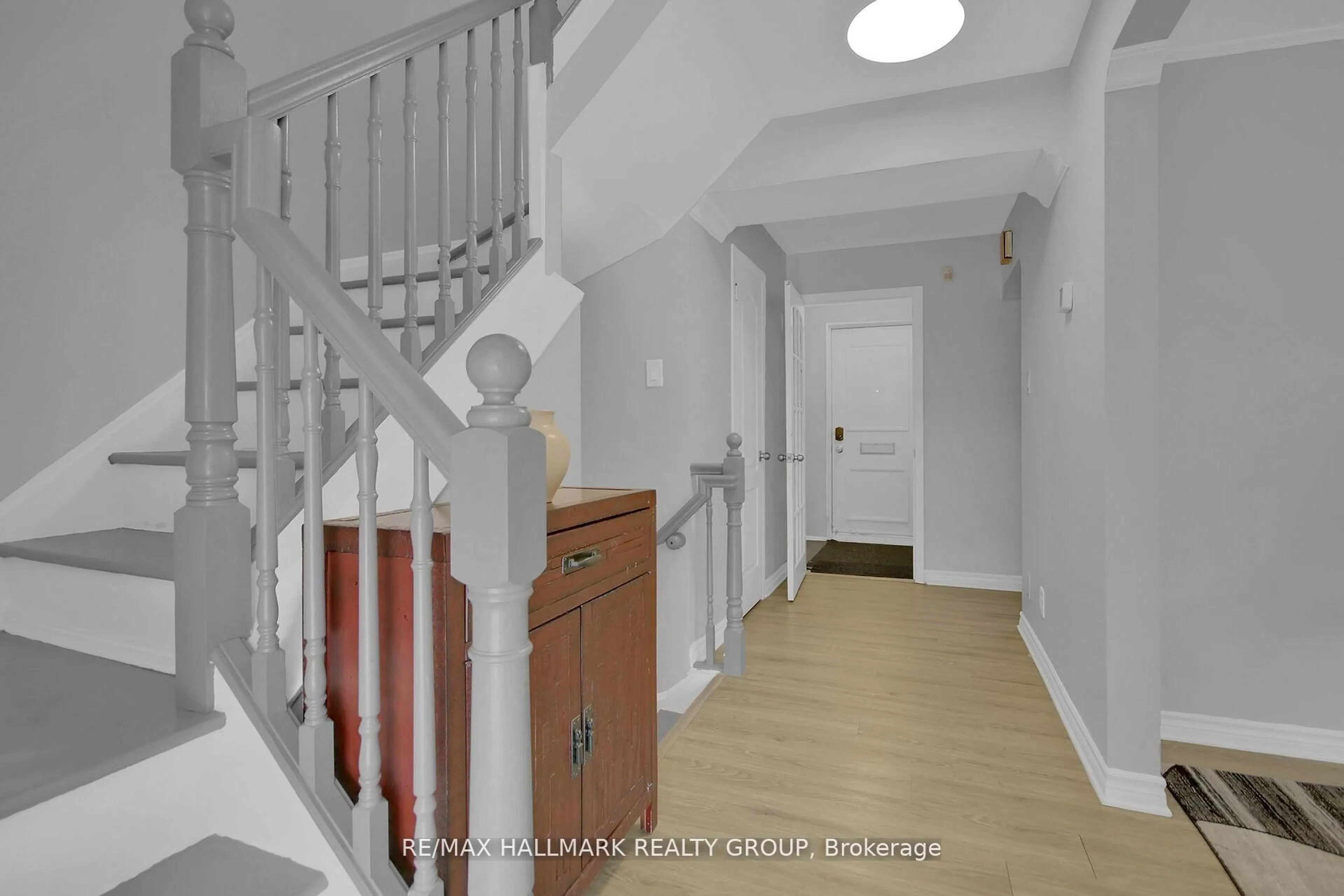 Indoor foyer for 1821 WALKLEY Rd #1, Ottawa Ontario K1H 6X9