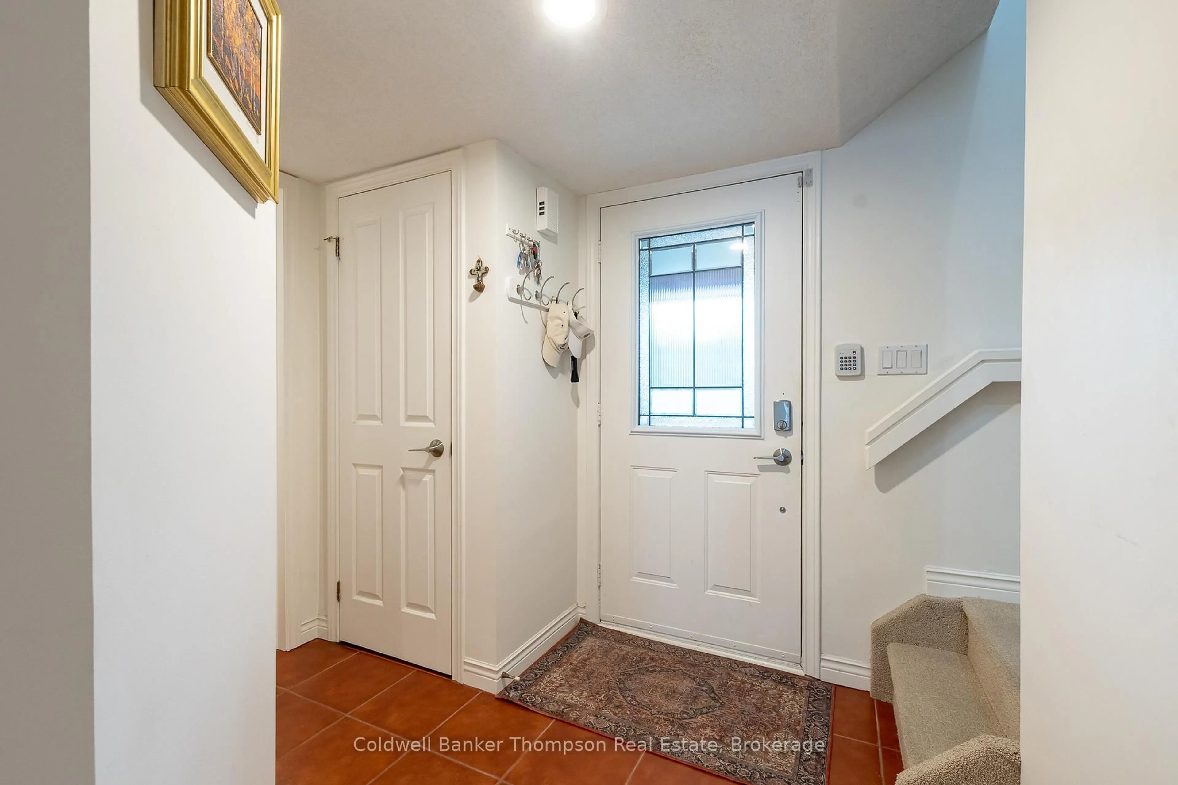 Indoor entryway for 10 Coveside Dr #204, Huntsville Ontario P1H 1C3