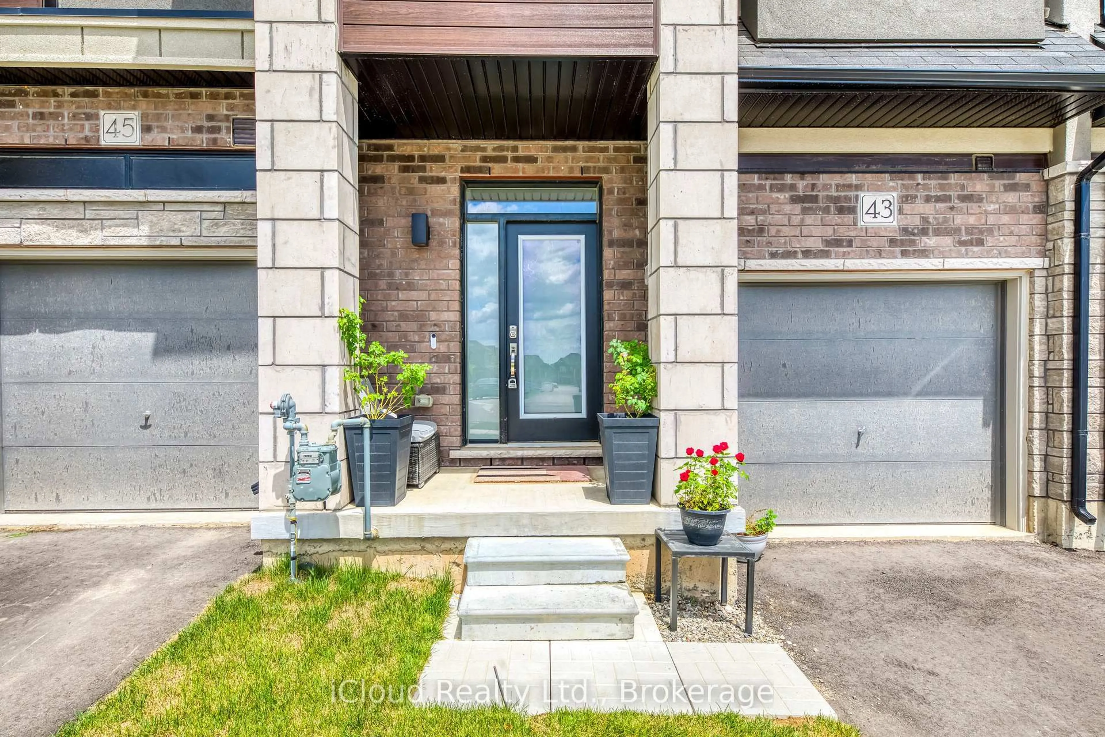 Indoor entryway for 43 George Brier Dr, Brant Ontario N3L 0L8
