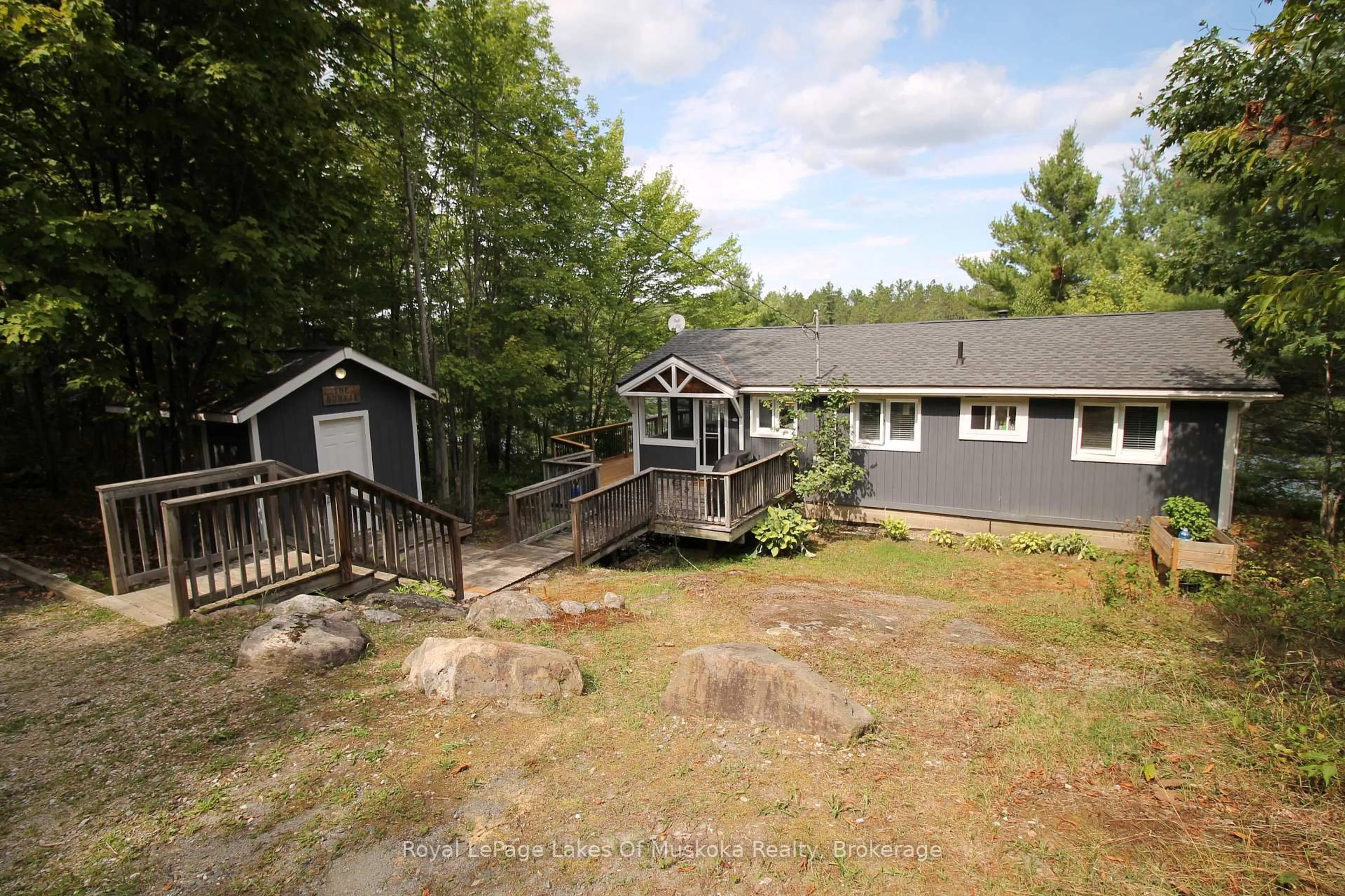A pic from outside/outdoor area/front of a property/back of a property/a pic from drone, unknown for 524 Peninsula Rd, Gravenhurst Ontario P1P 1R2