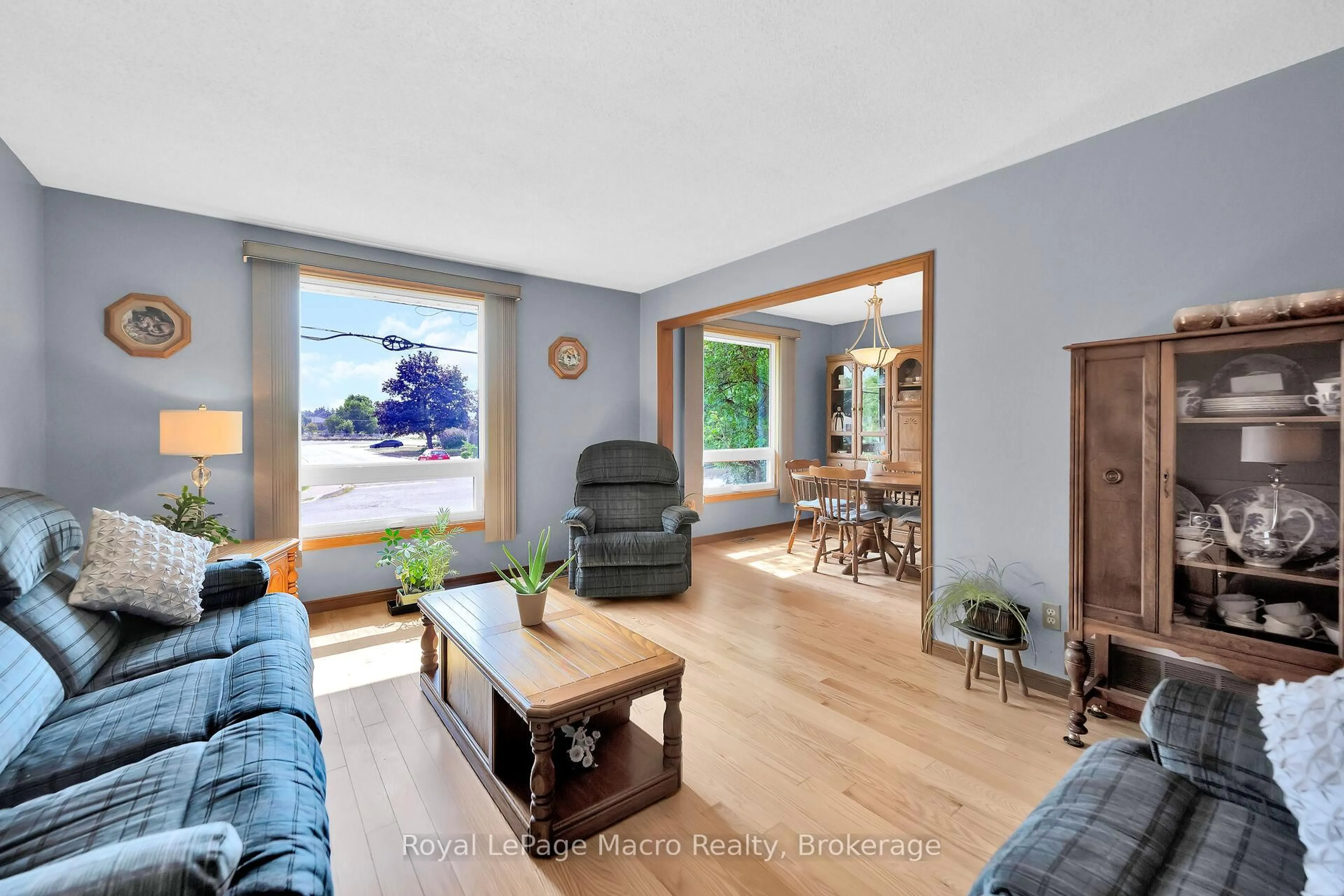 Living room with furniture, wood/laminate floor for 113 Wade Rd, West Lincoln Ontario L0R 2A0