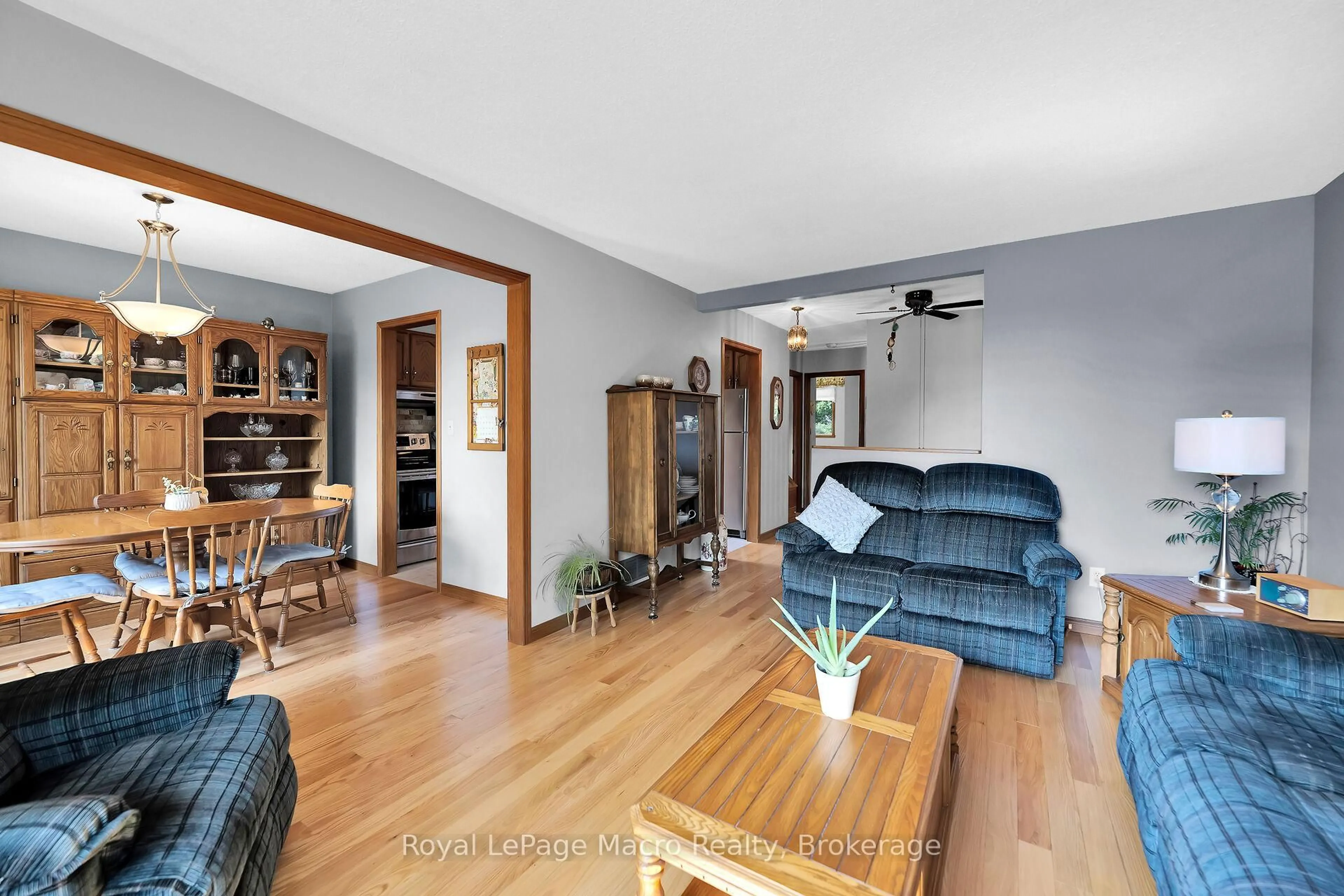 Living room with furniture, wood/laminate floor for 113 Wade Rd, West Lincoln Ontario L0R 2A0