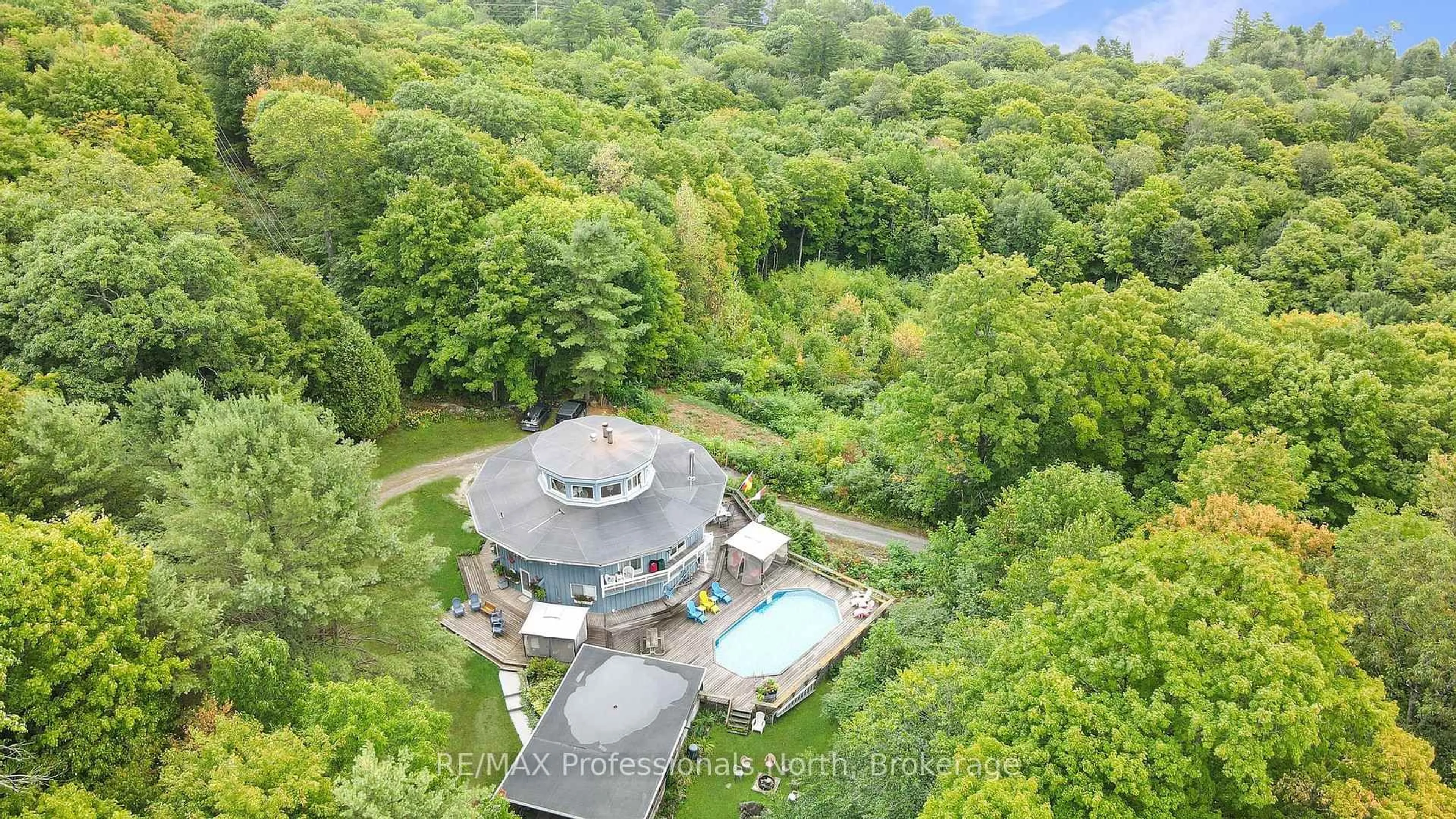 A pic from outside/outdoor area/front of a property/back of a property/a pic from drone, unknown for 17359 Highway 35, Algonquin Highlands Ontario K0M 1S0
