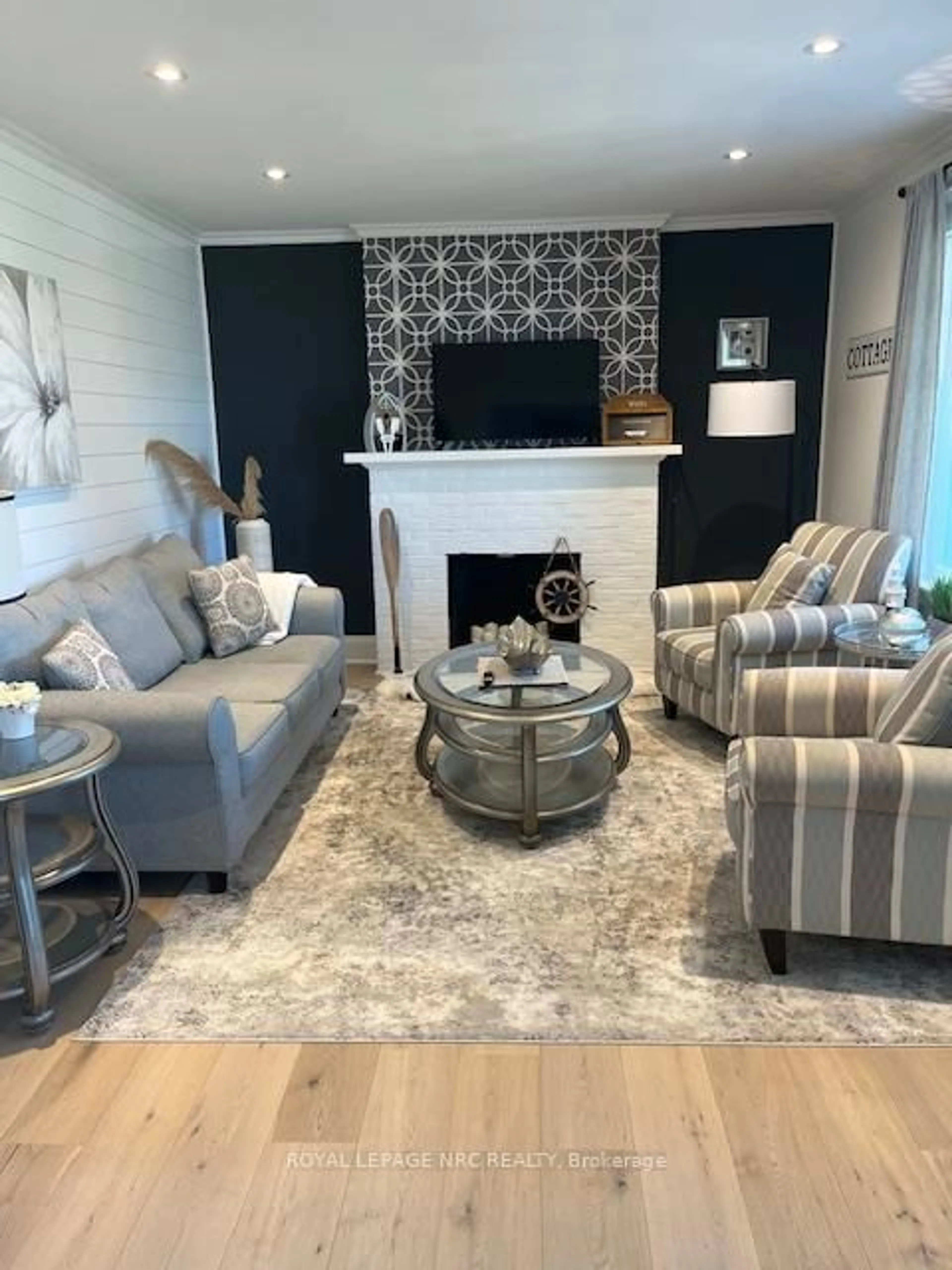 Living room with furniture, unknown for 5706 King St, Lincoln Ontario L0R 1B3