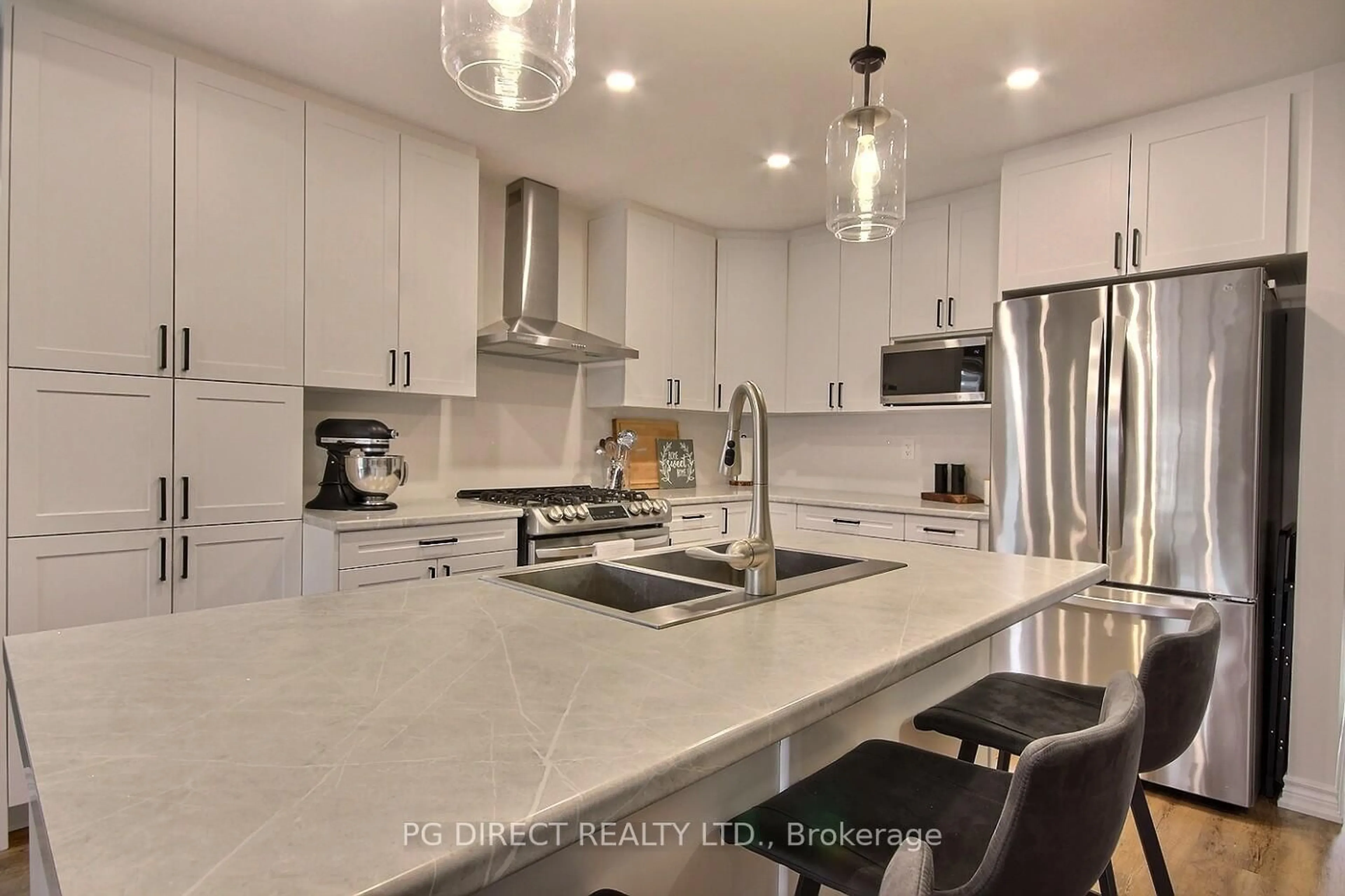 Contemporary kitchen, ceramic/tile floor for 7 Tolman St, Brighton Ontario K0K 1H0