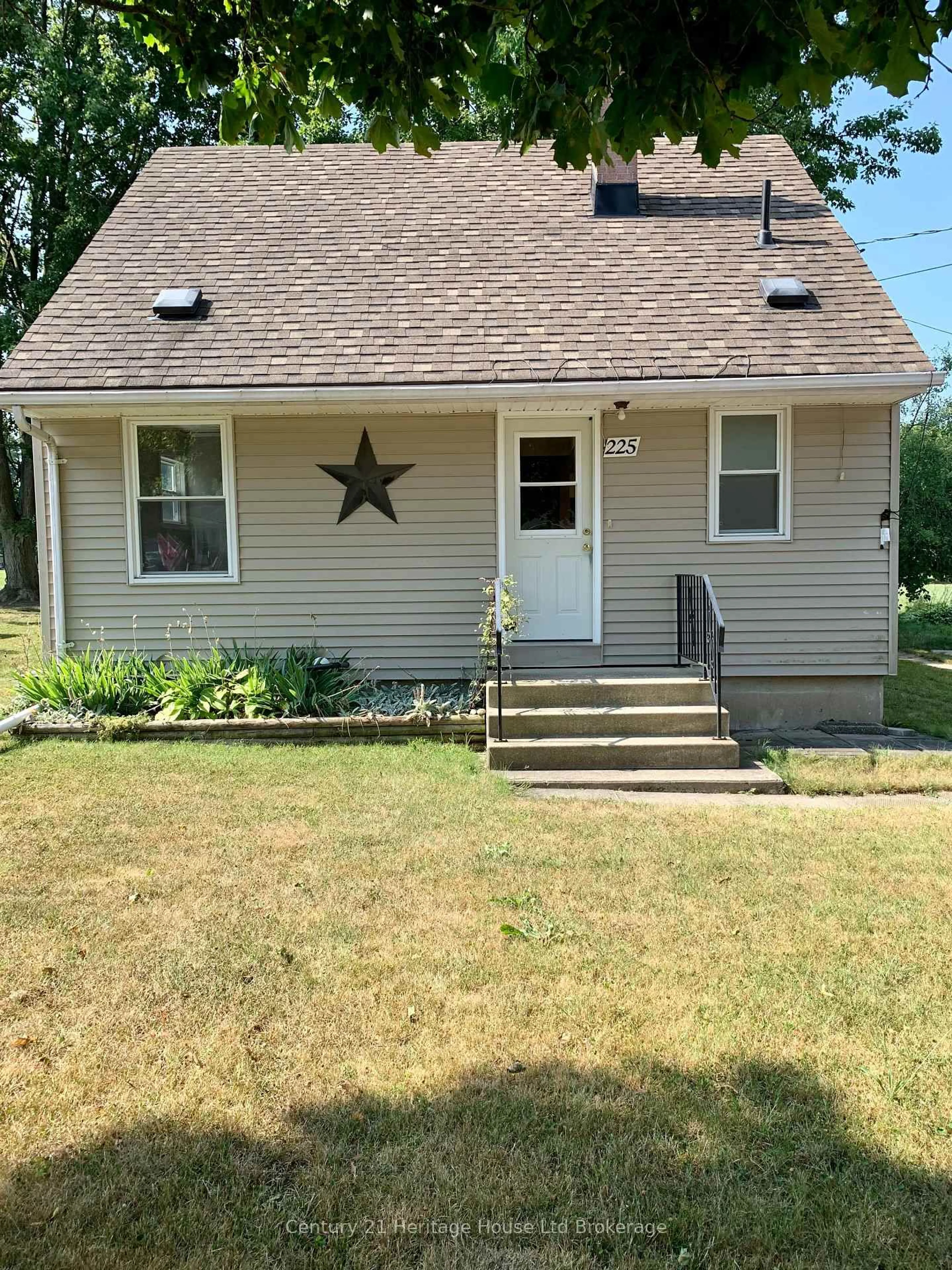 Home with vinyl exterior material, street for 225 Algonquin Dr, South Huron Ontario N0M 1Y0