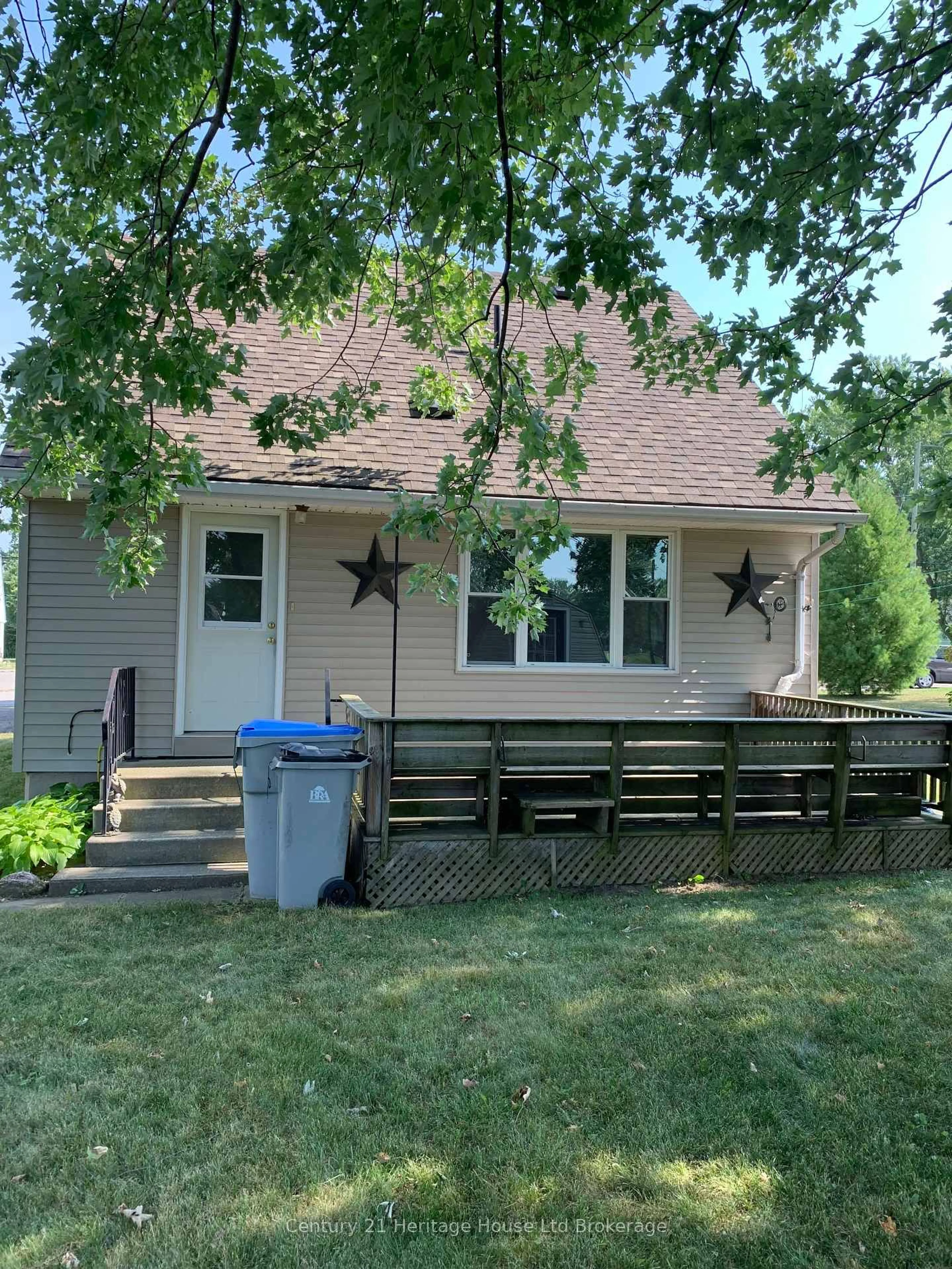 Home with vinyl exterior material, street for 225 Algonquin Dr, South Huron Ontario N0M 1Y0