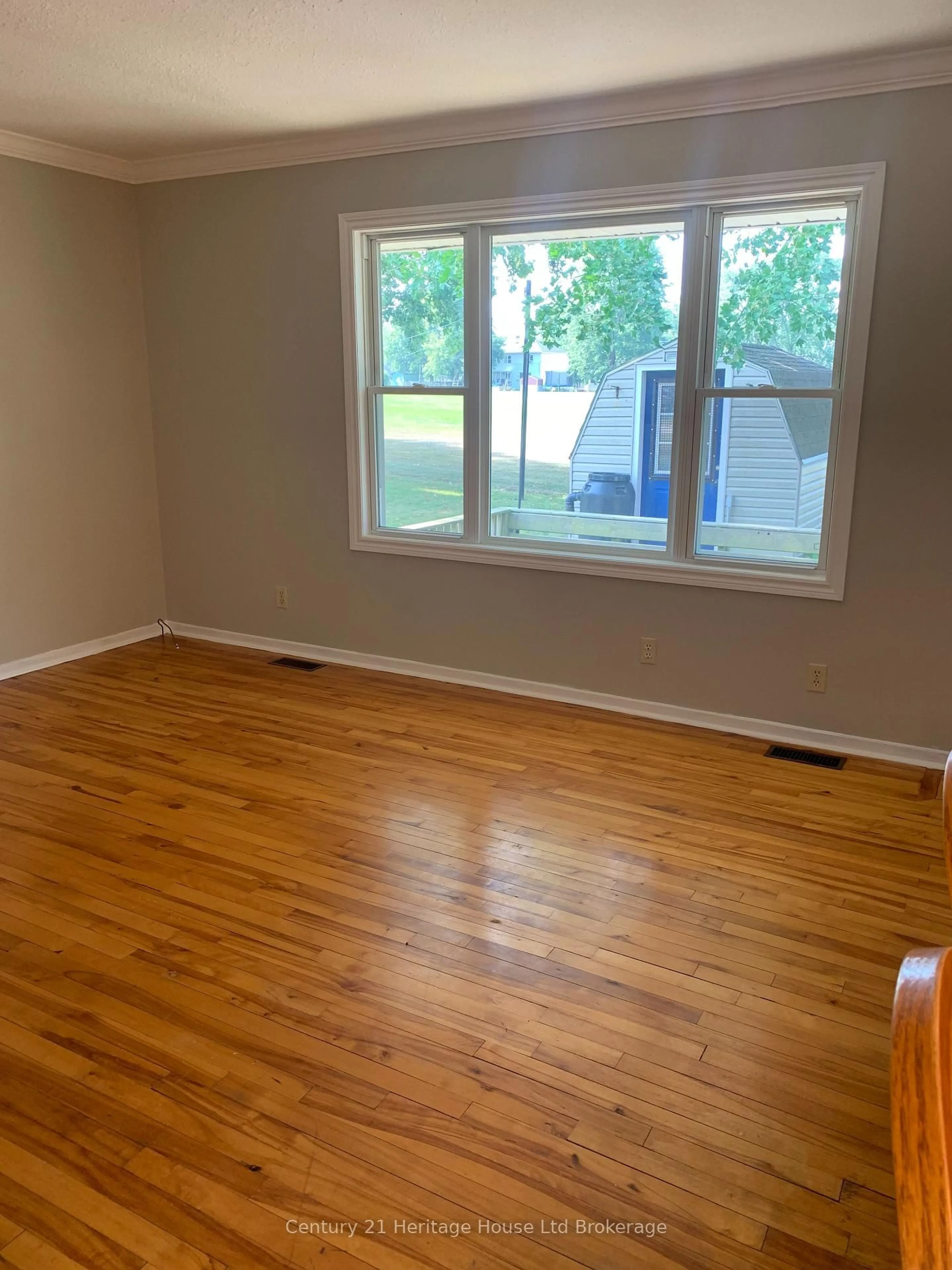 A pic of a room for 225 Algonquin Dr, South Huron Ontario N0M 1Y0