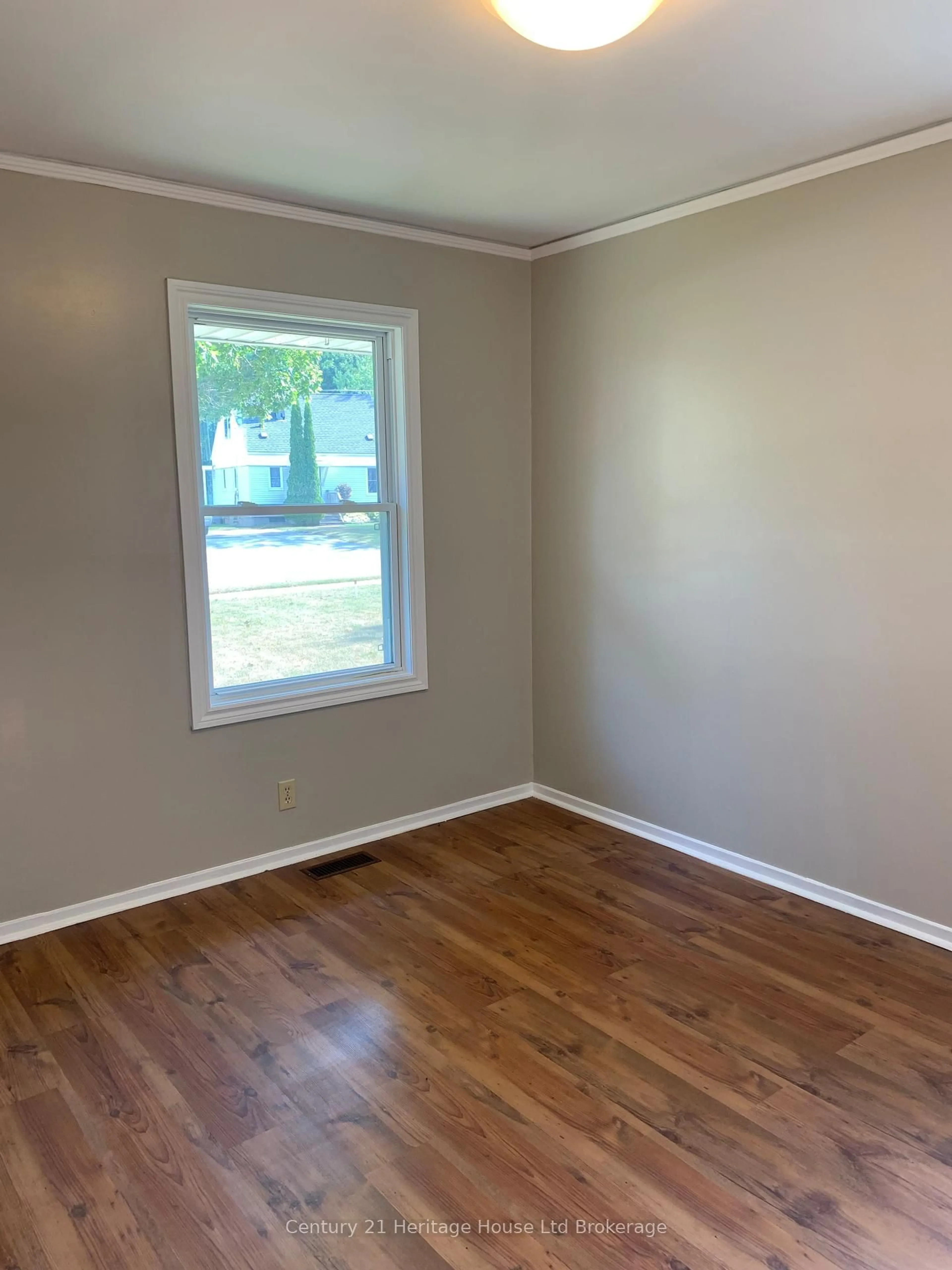 A pic of a room for 225 Algonquin Dr, South Huron Ontario N0M 1Y0