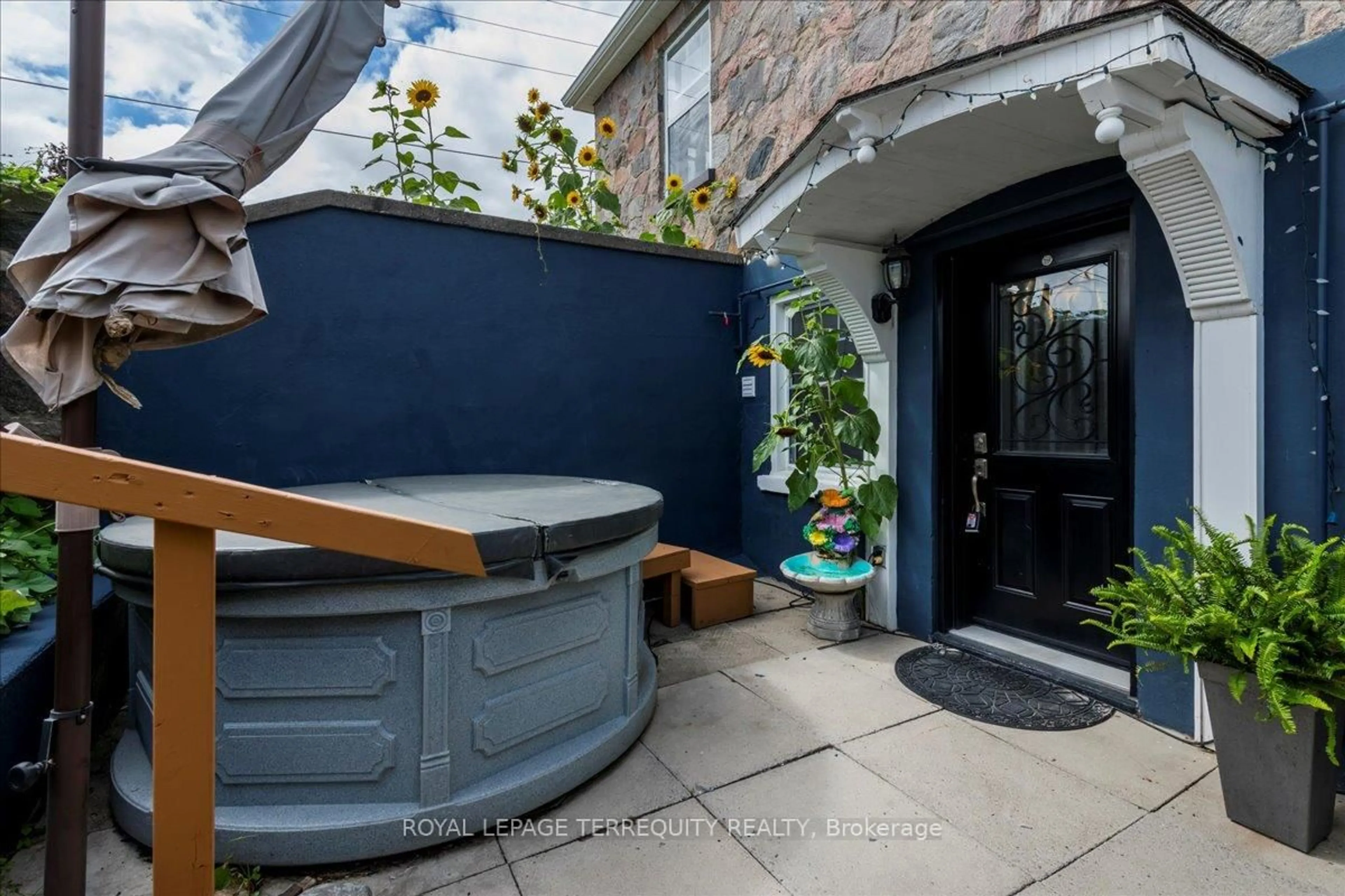 Patio, street for 26 Durham St, Cramahe Ontario K0K 1S0