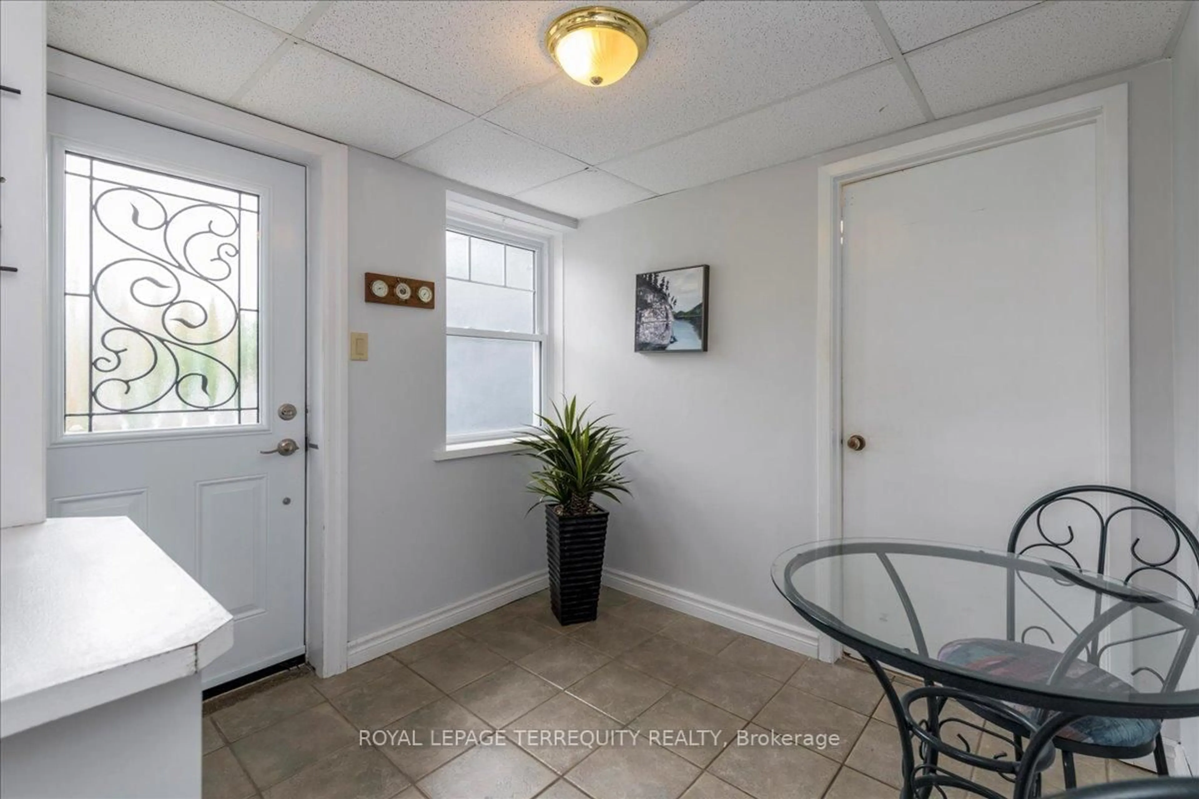 Indoor entryway for 26 Durham St, Cramahe Ontario K0K 1S0