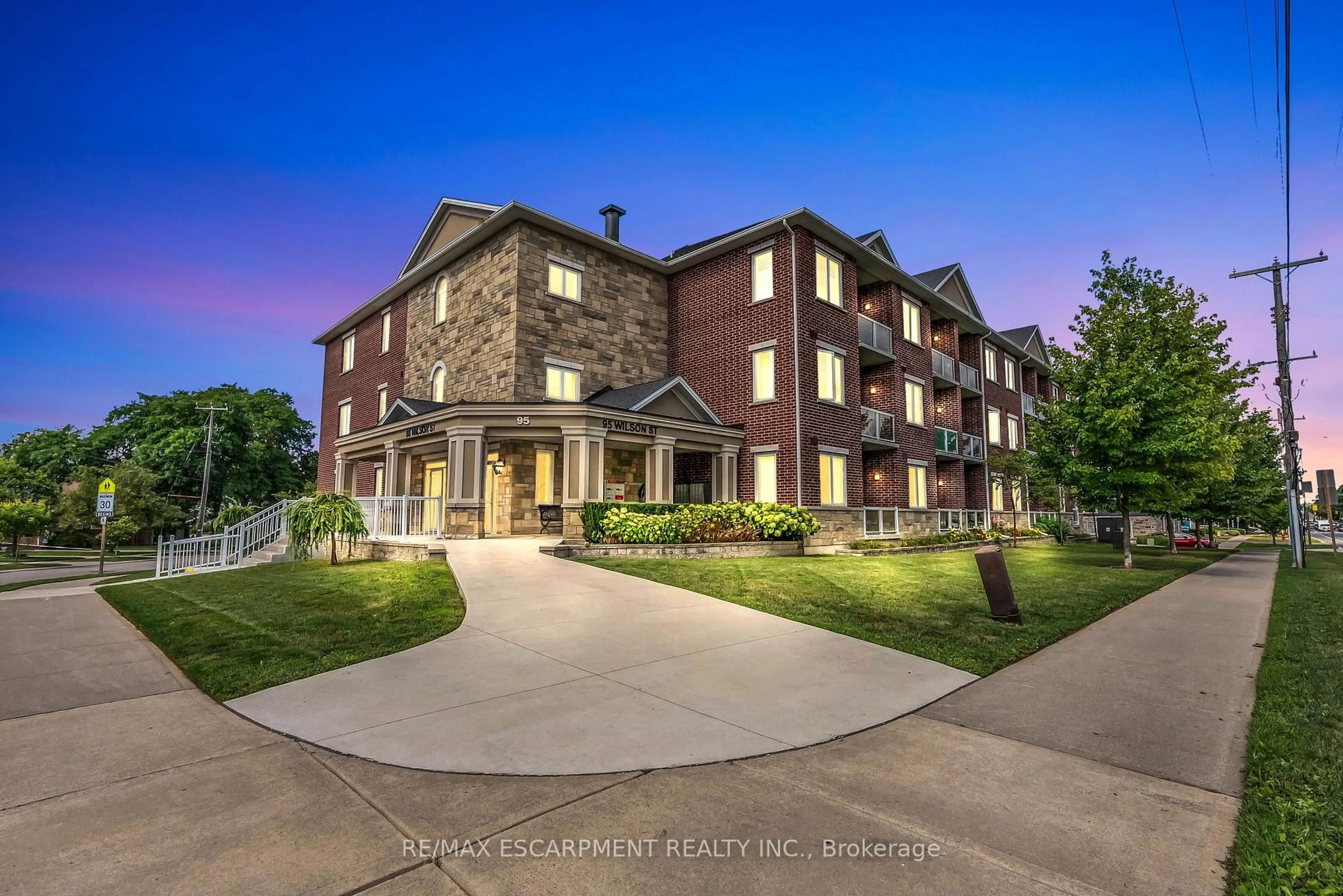 A pic from outside/outdoor area/front of a property/back of a property/a pic from drone, building for 95 WILSON St #314, Hamilton Ontario L8L 5C4