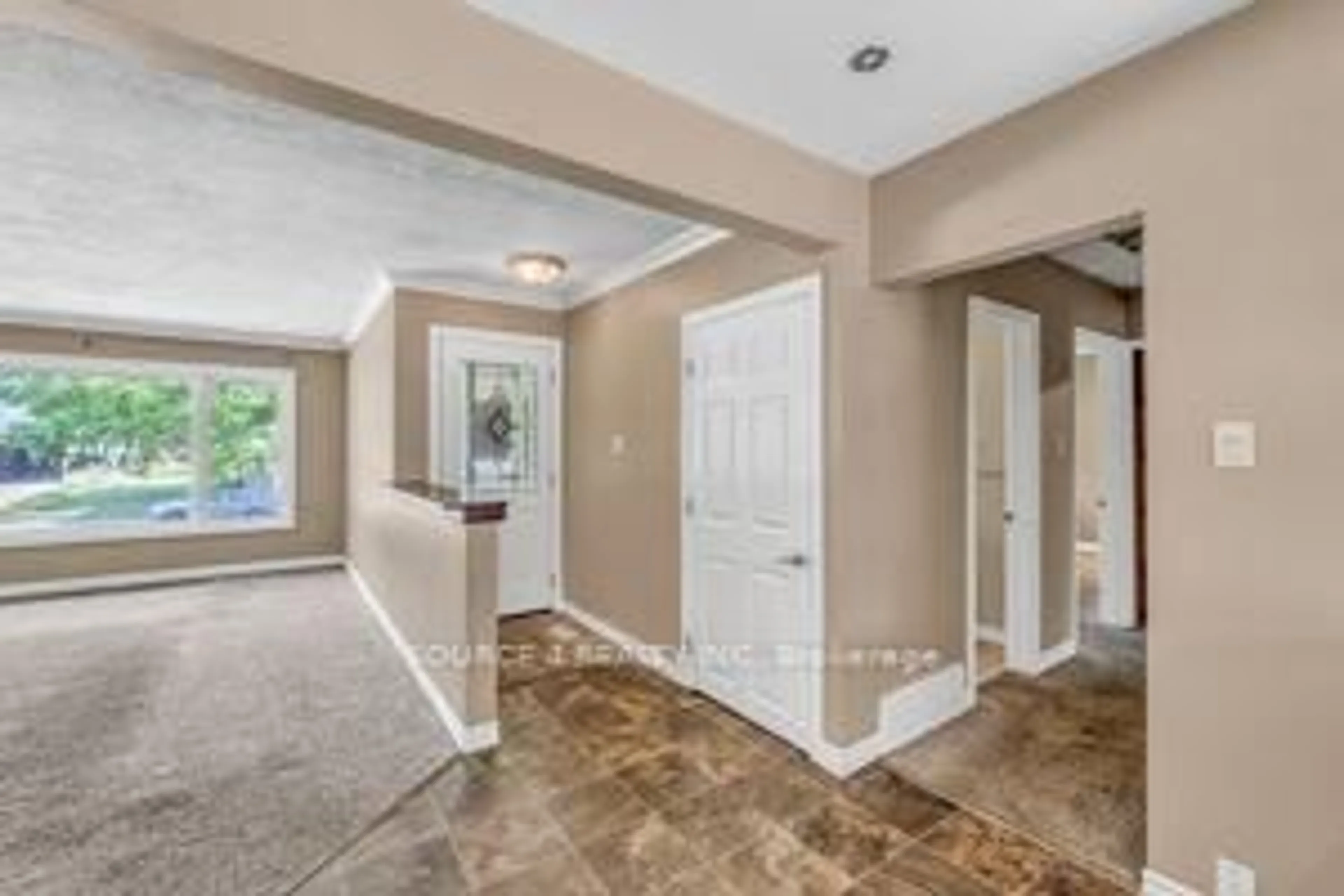 Indoor entryway for 35 Vista Cres, Kitchener Ontario N2M 4C8