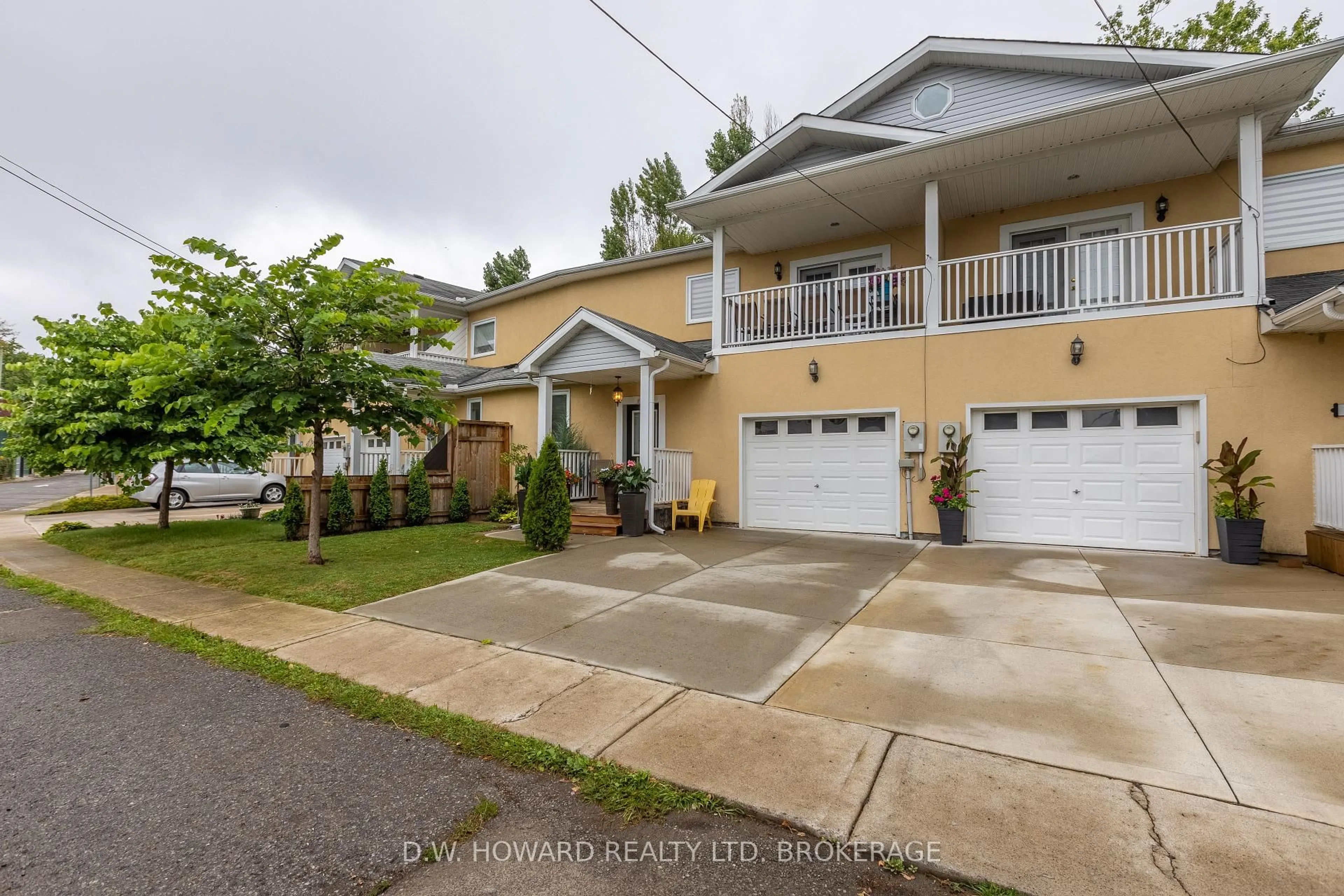 A pic from outside/outdoor area/front of a property/back of a property/a pic from drone, street for 199 Cambridge Rd, Fort Erie Ontario L0S 1B0