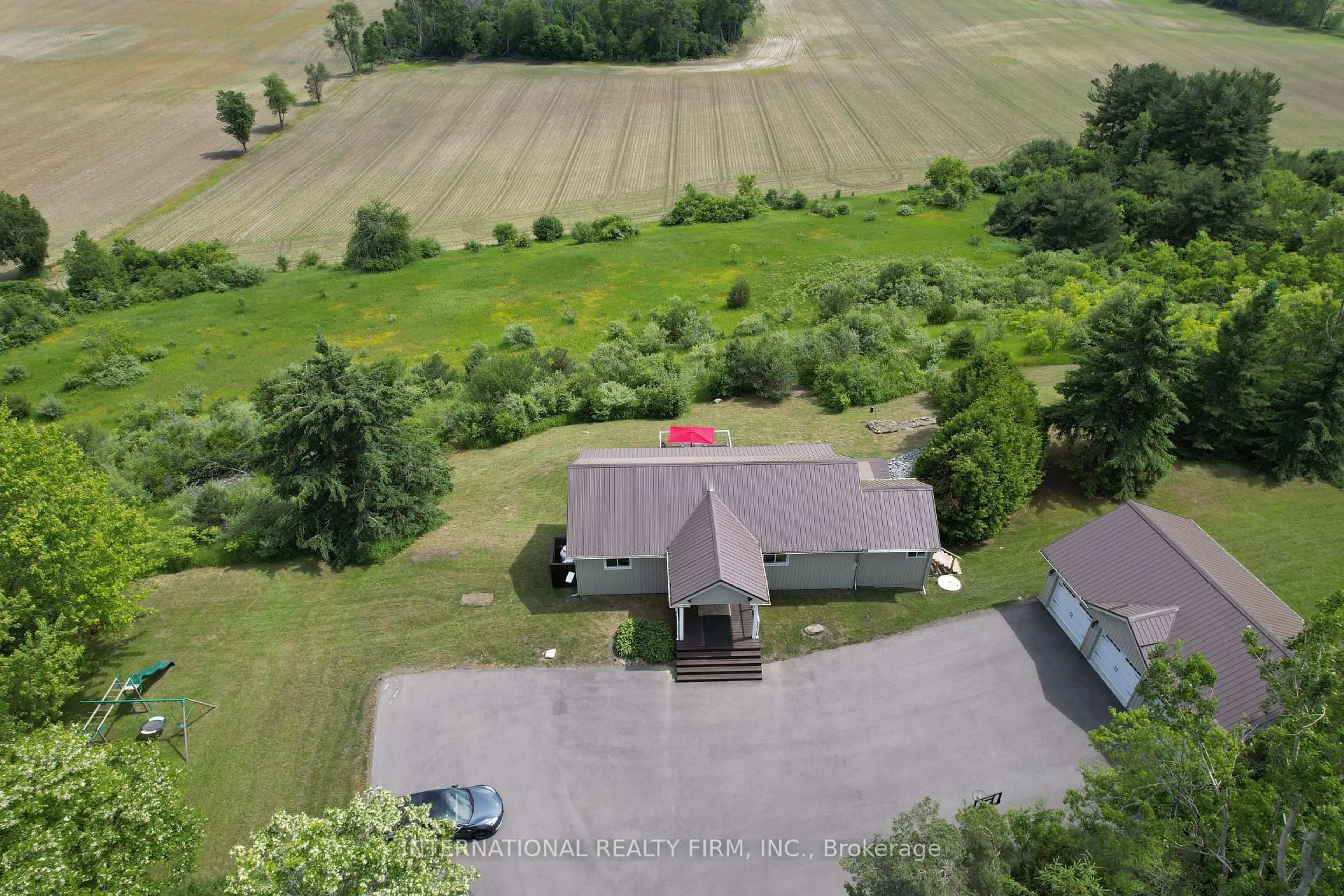 A pic from outside/outdoor area/front of a property/back of a property/a pic from drone, unknown for 8309 Oak Ridges Dr, Hamilton Township Ontario K0K 2E0