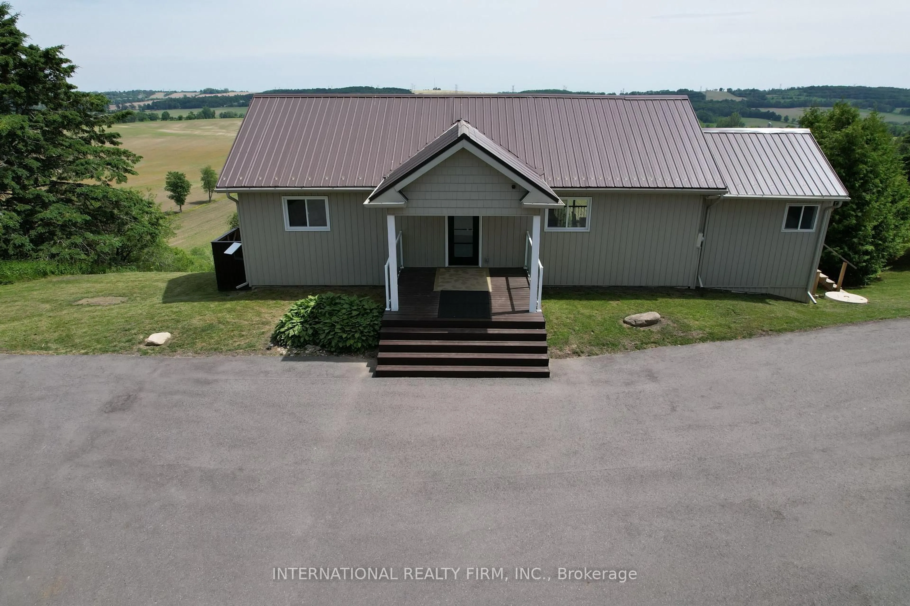 A pic from outside/outdoor area/front of a property/back of a property/a pic from drone, unknown for 8309 Oak Ridges Dr, Hamilton Township Ontario K0K 2E0