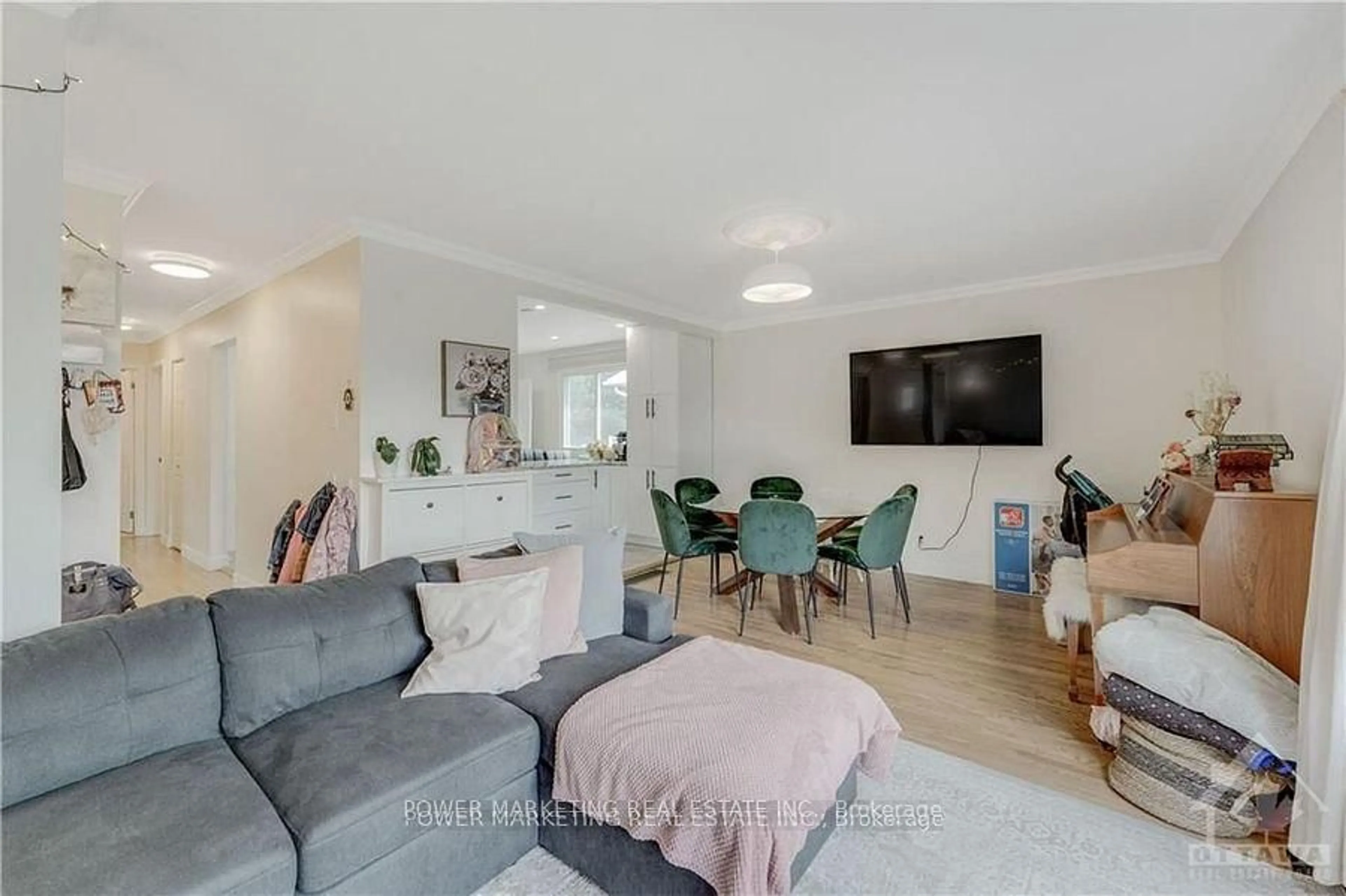 Living room with furniture, unknown for 29 COURTNEY Rd, Ottawa Ontario K2L 1M1