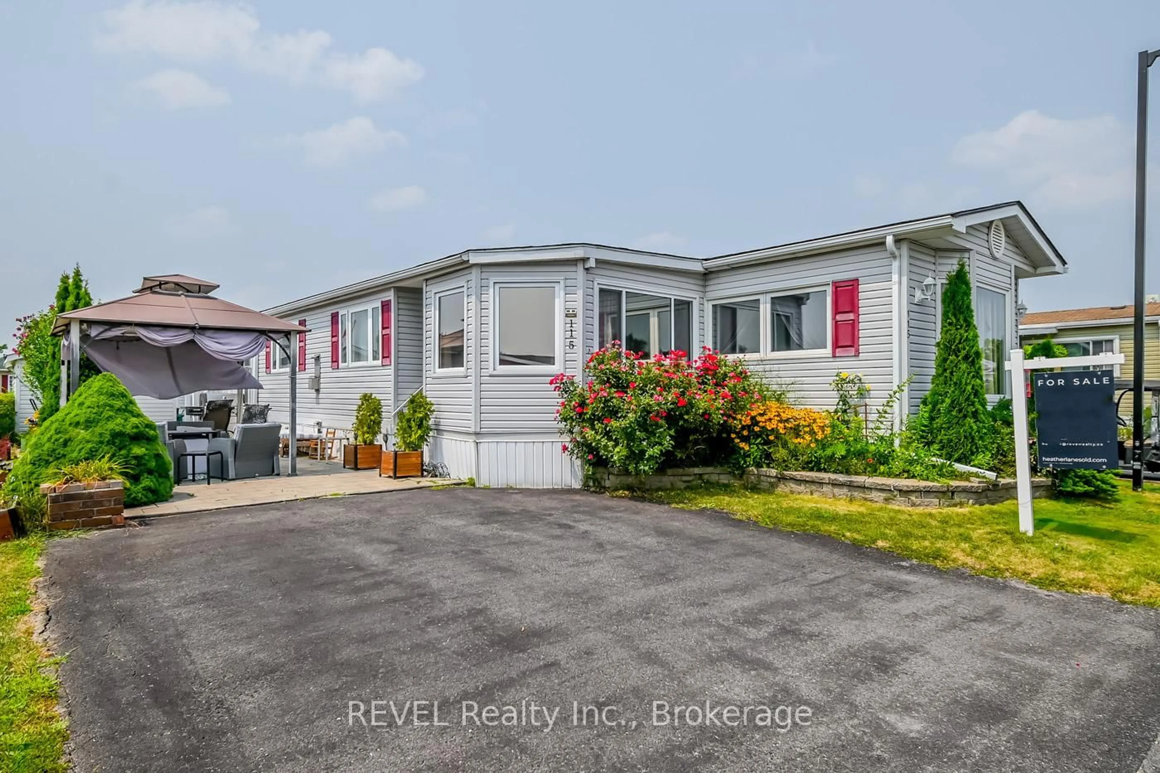 Home with vinyl exterior material, street for 3033 Townline Rd #115, Fort Erie Ontario L0S 1S1