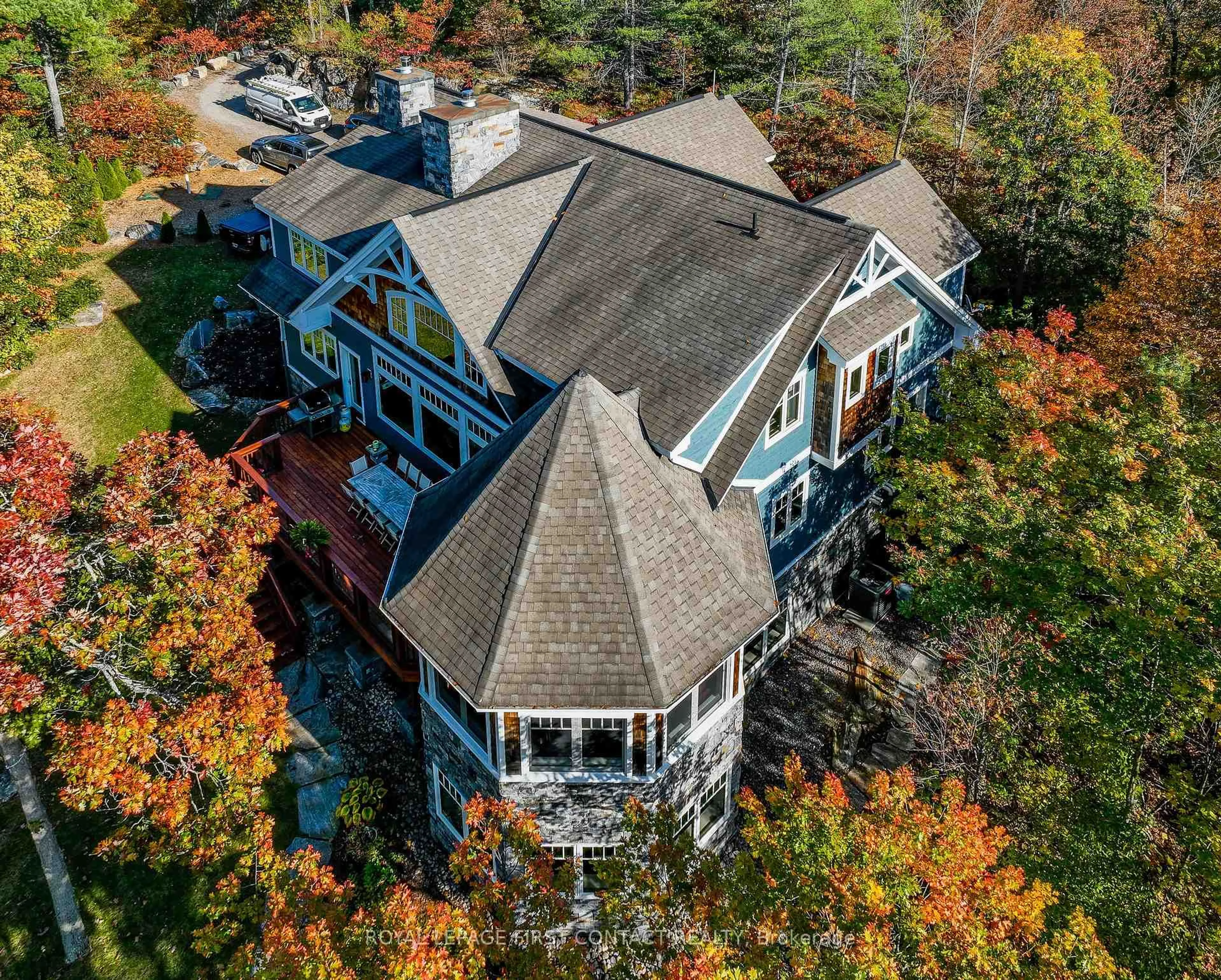 A pic from outside/outdoor area/front of a property/back of a property/a pic from drone, unknown for 1034 Road 2900, Gravenhurst Ontario P1P 1R2