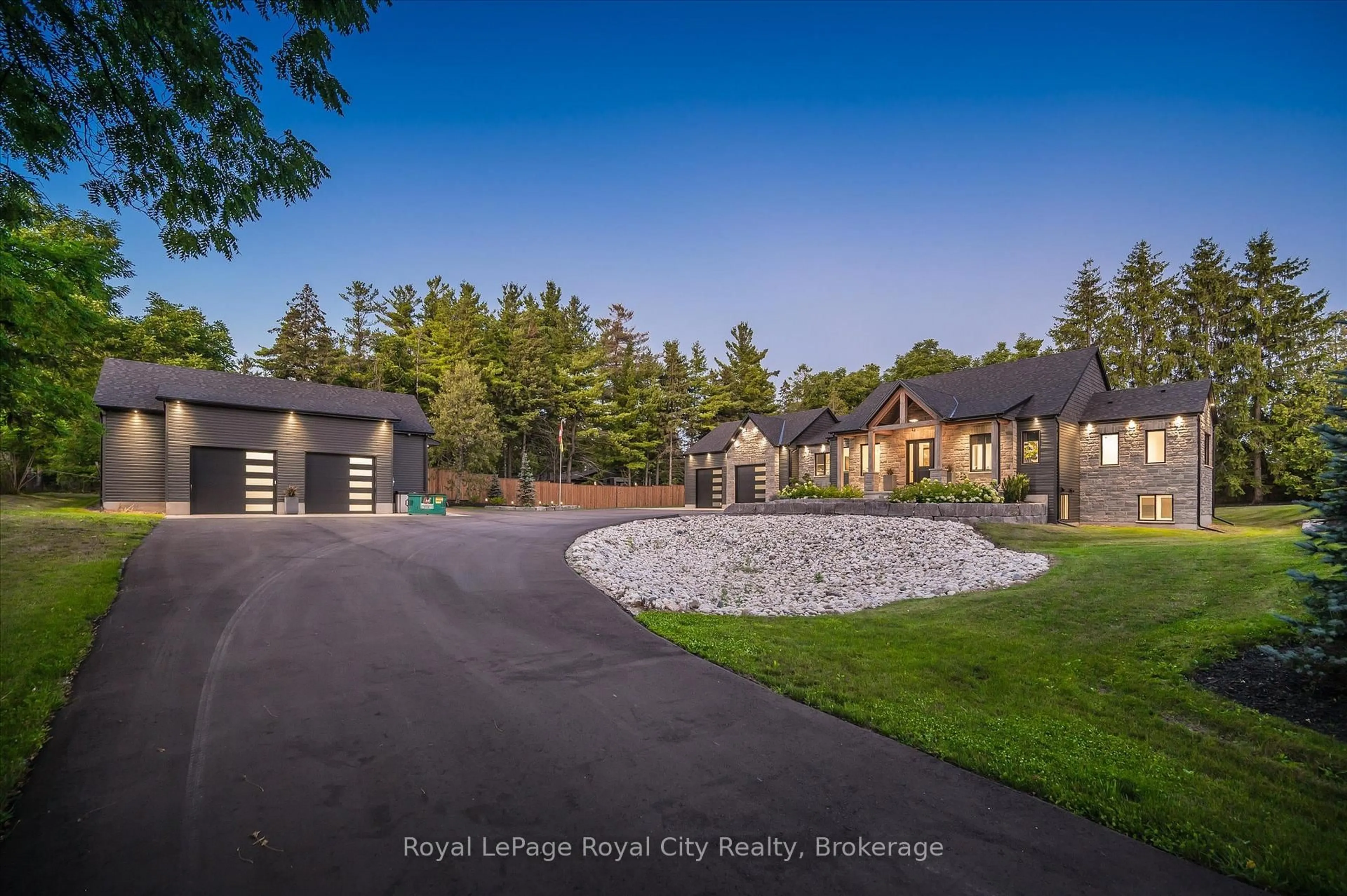 A pic from outside/outdoor area/front of a property/back of a property/a pic from drone, street for 15 Farnham Rd, Puslinch Ontario N0B 2J0