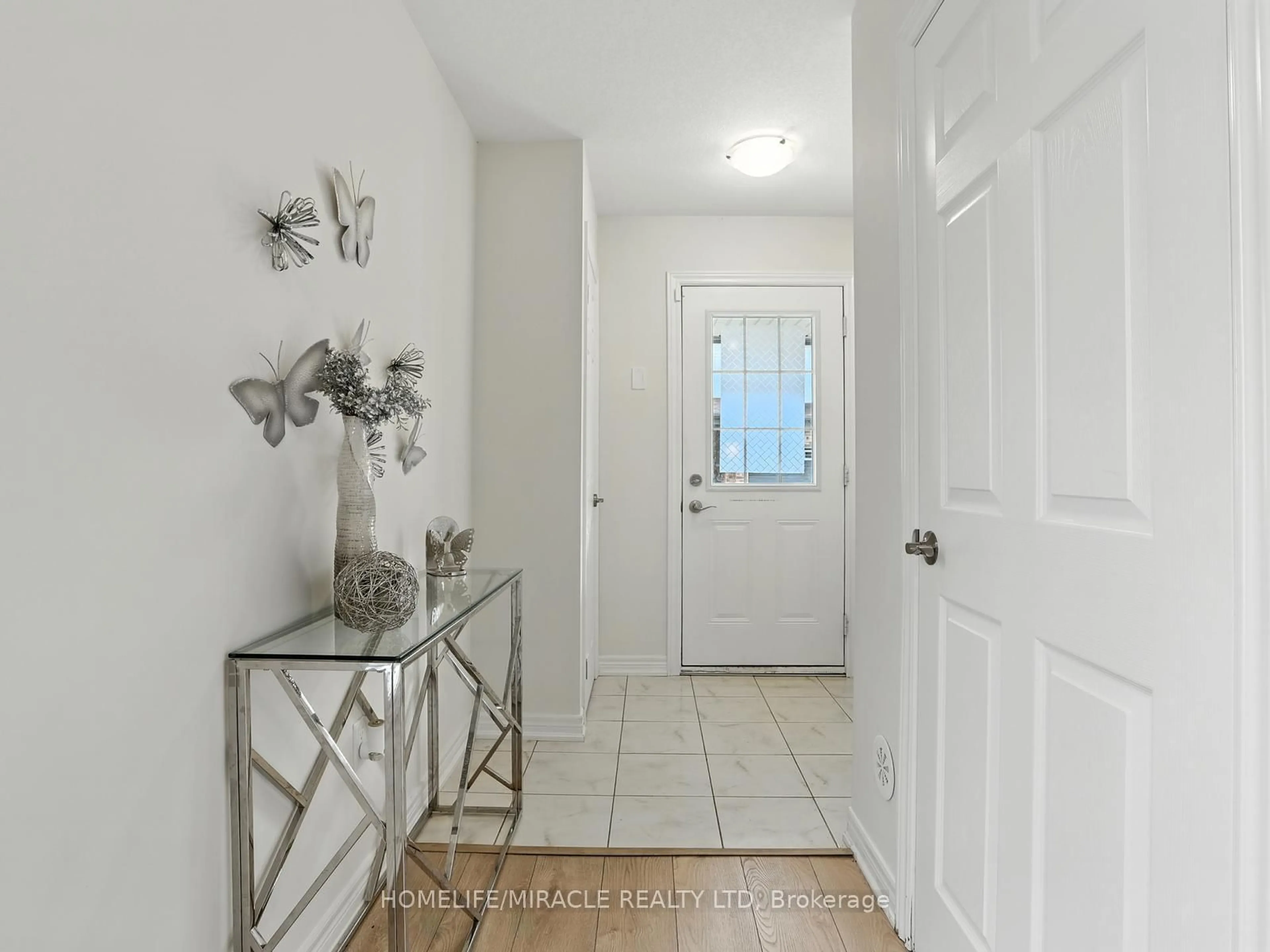 Indoor entryway for 755 Linden Dr #53, Cambridge Ontario N3H 0E4
