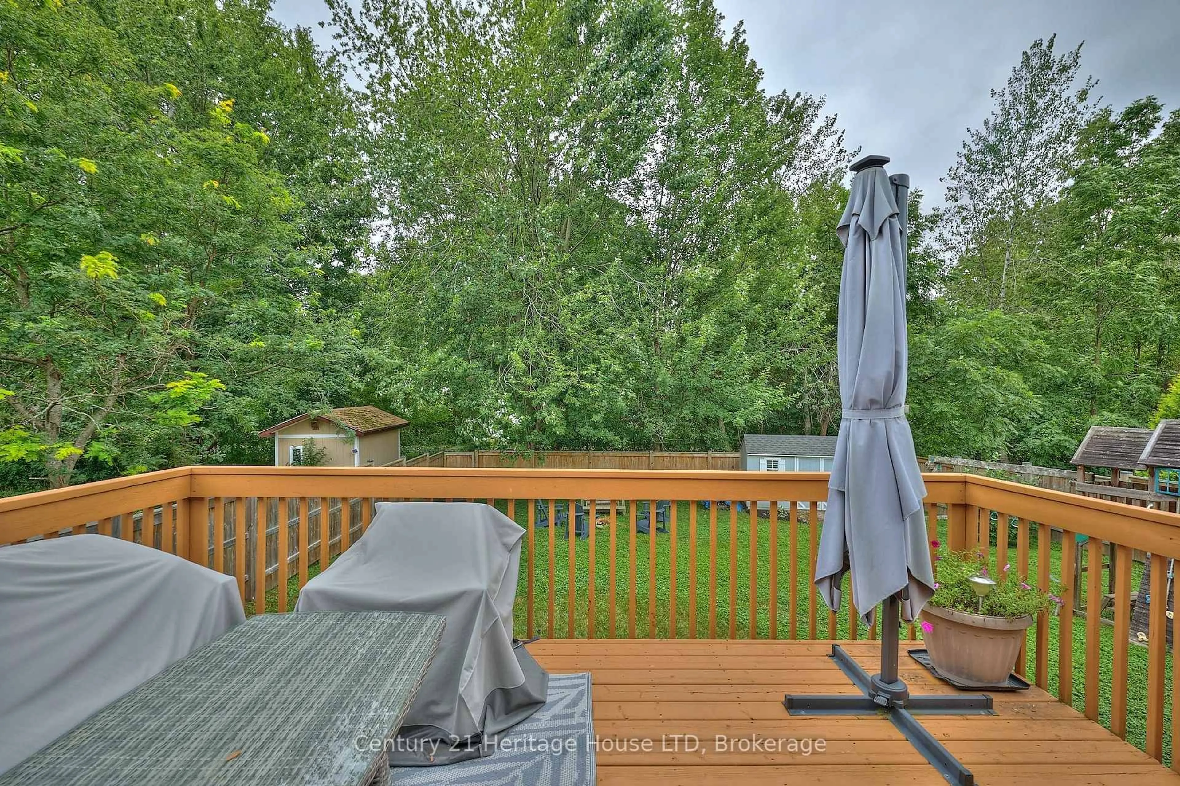 Patio, water/lake/river/ocean view for 3257 Grove Ave, Fort Erie Ontario L0S 1N0